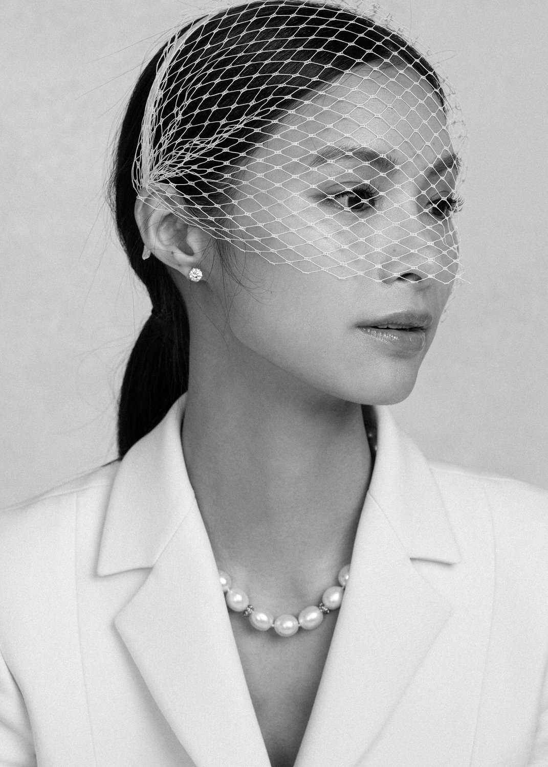 Timeless fashion editorial style pre-wedding photography photographed by Kay Lai Studio in Hong Kong. 香港Kay Lai Studio時尚風格婚紗攝影，簡約高級耐看。