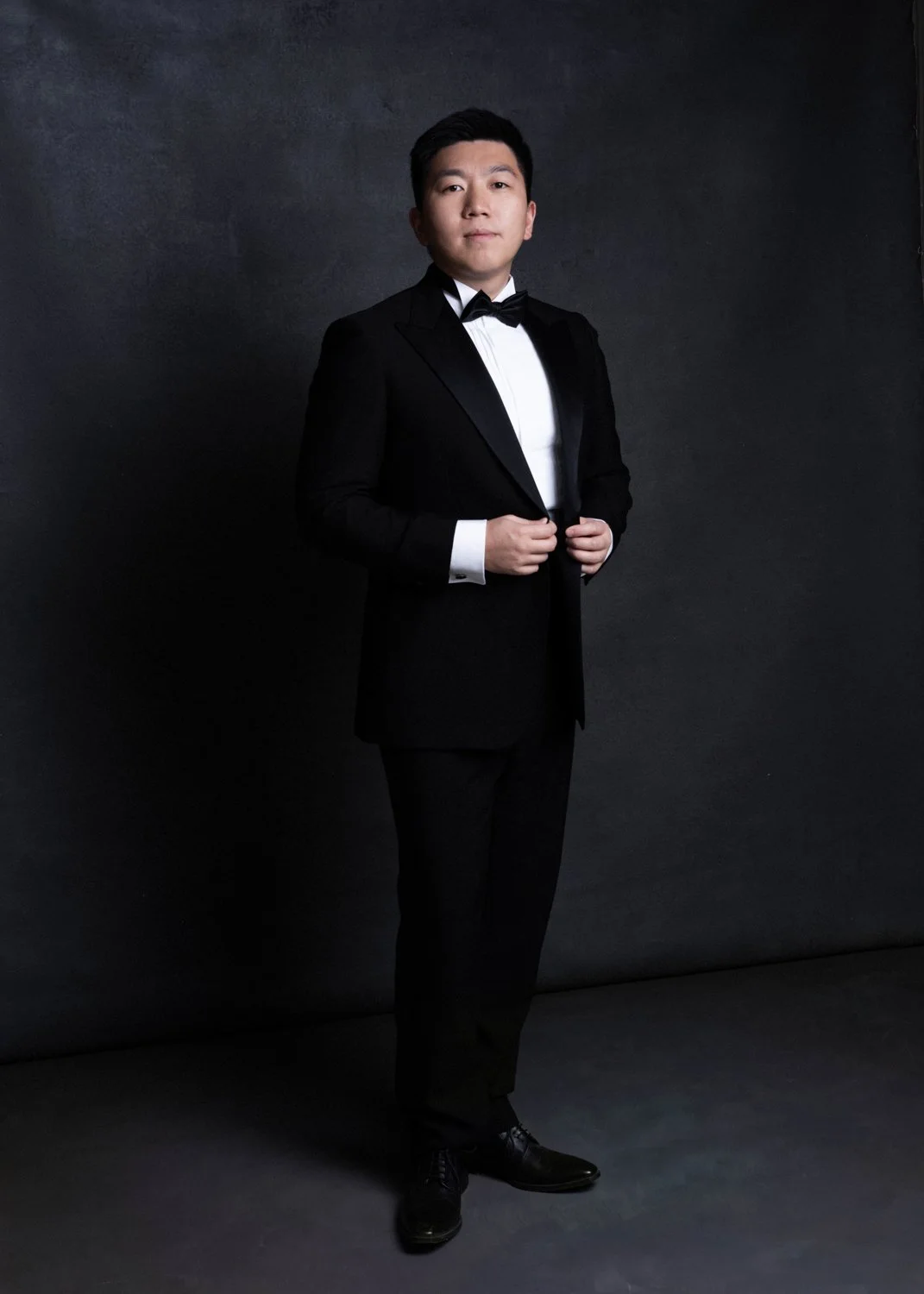 Timeless fashion editorial style pre-wedding photography photographed by Kay Lai Studio in Hong Kong. 香港Kay Lai Studio時尚風格婚紗攝影，簡約高級耐看。