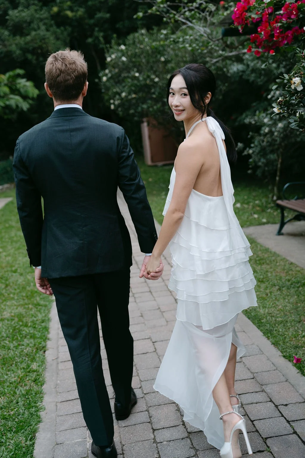 Timeless fashion editorial style wedding day photography photographed by Kay Lai Studio in Hong Kong. 香港Kay Lai Studio時尚風格婚禮攝影，簡約高級耐看。
