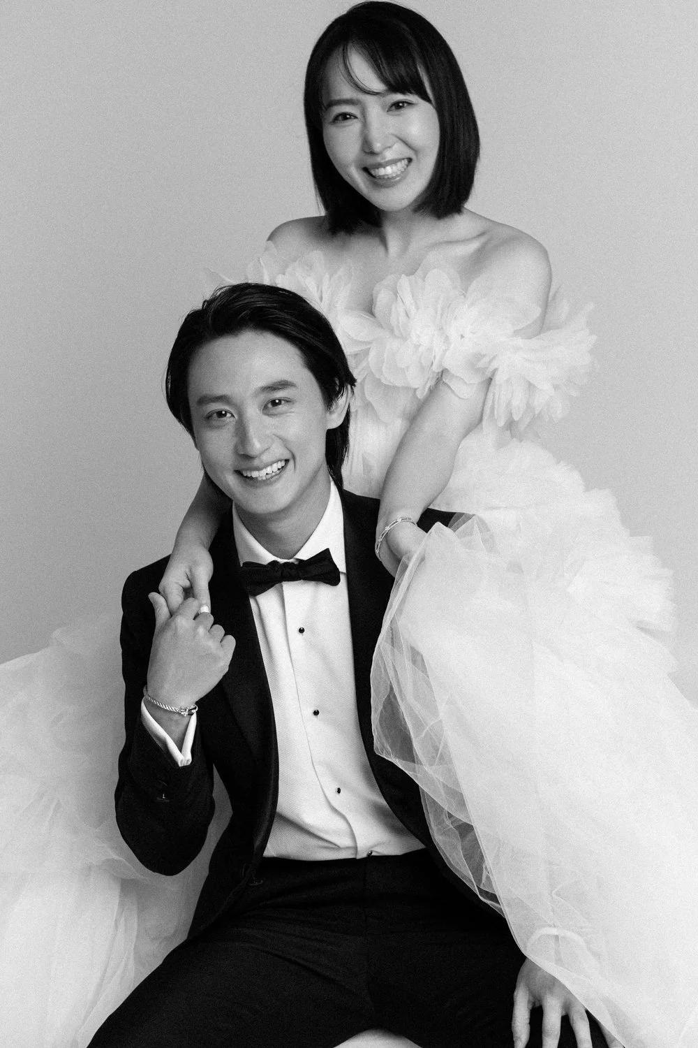 Timeless fashion editorial style pre-wedding photography photographed by Kay Lai Studio in Hong Kong. 香港Kay Lai Studio時尚風格婚紗攝影，簡約高級耐看。