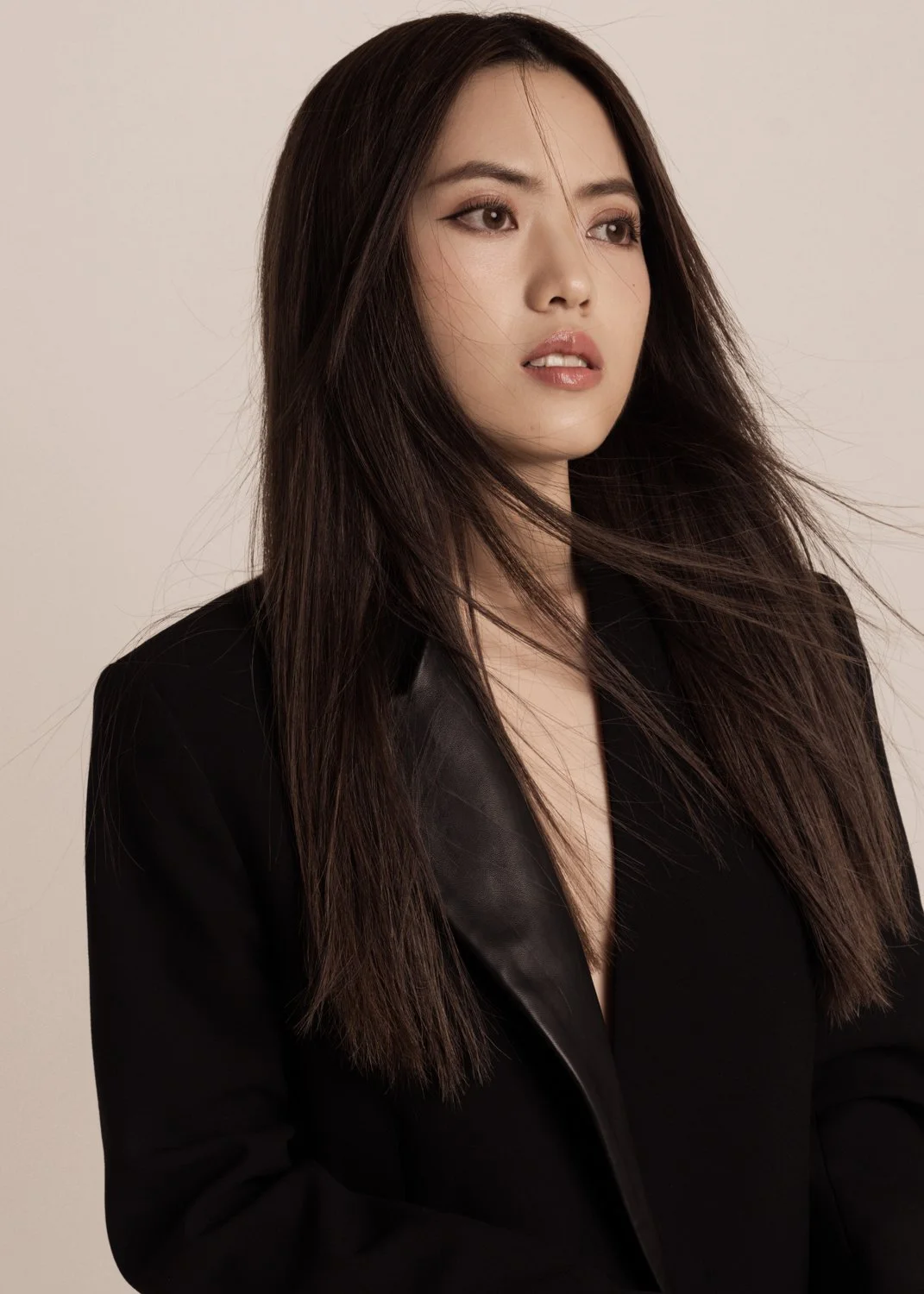 Timeless fashion editorial style portrait photographed by Kay Lai Studio in Hong Kong. 香港Kay Lai Studio時尚風格人像攝影。