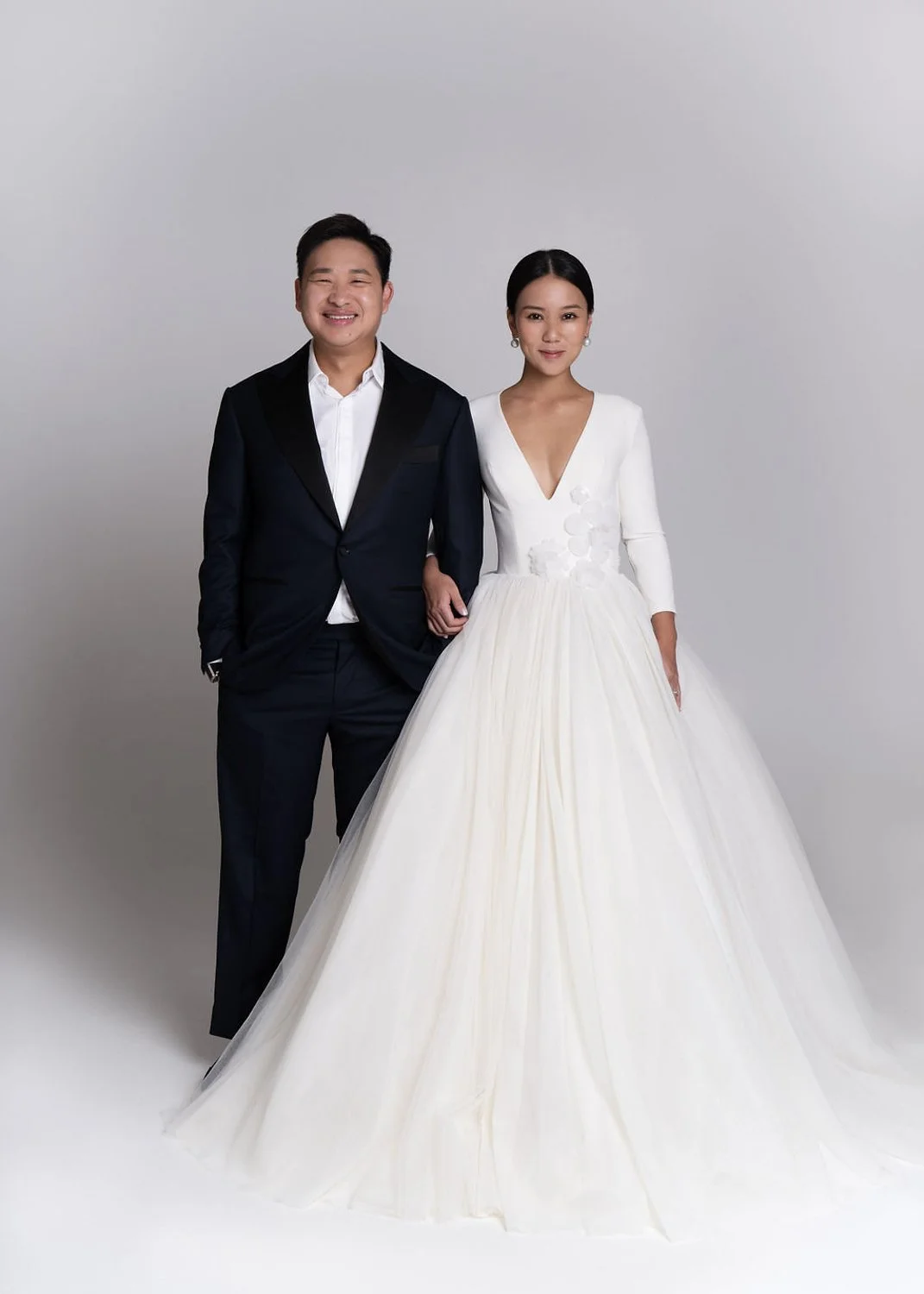 Timeless fashion editorial style pre-wedding photography photographed by Kay Lai Studio in Hong Kong. 香港Kay Lai Studio時尚風格婚紗攝影，簡約高級耐看。