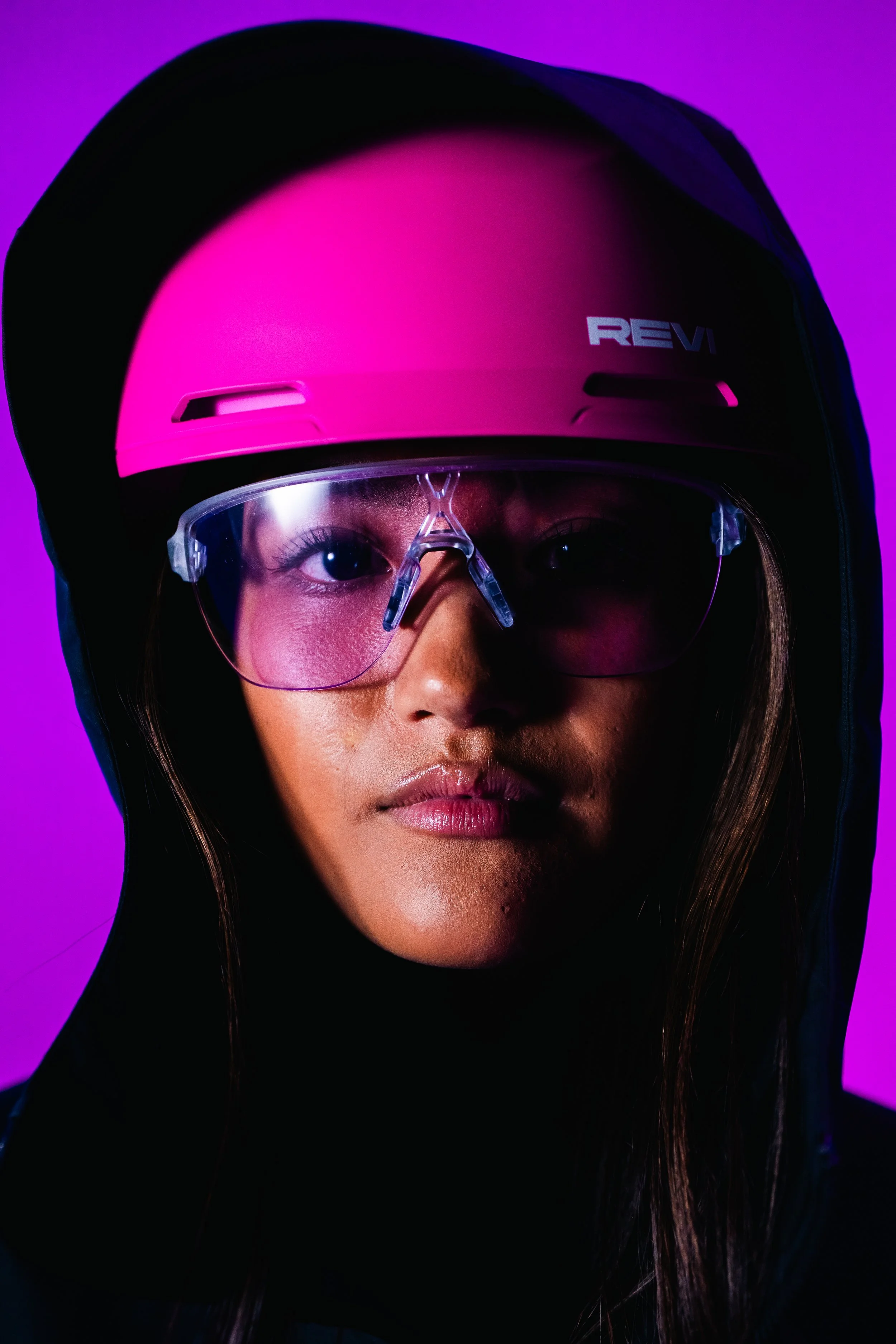 ReviStudioHelmetFeMaleSki.jpg