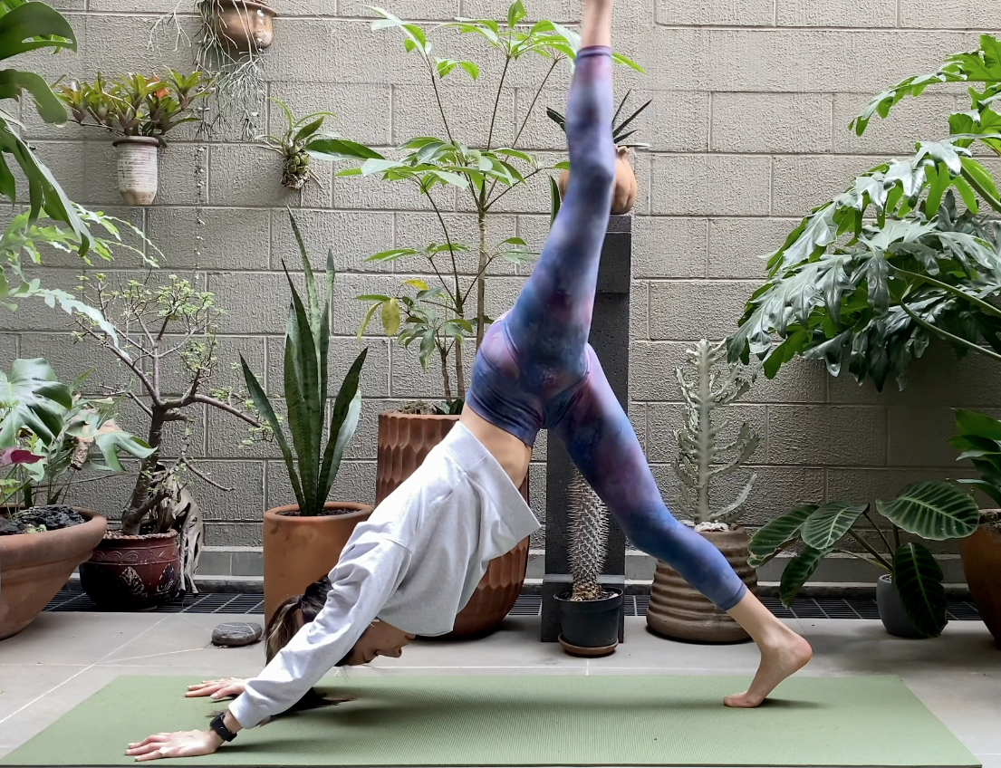 Thursday: 34 Minute Lower Body Stretch + Hips Opener