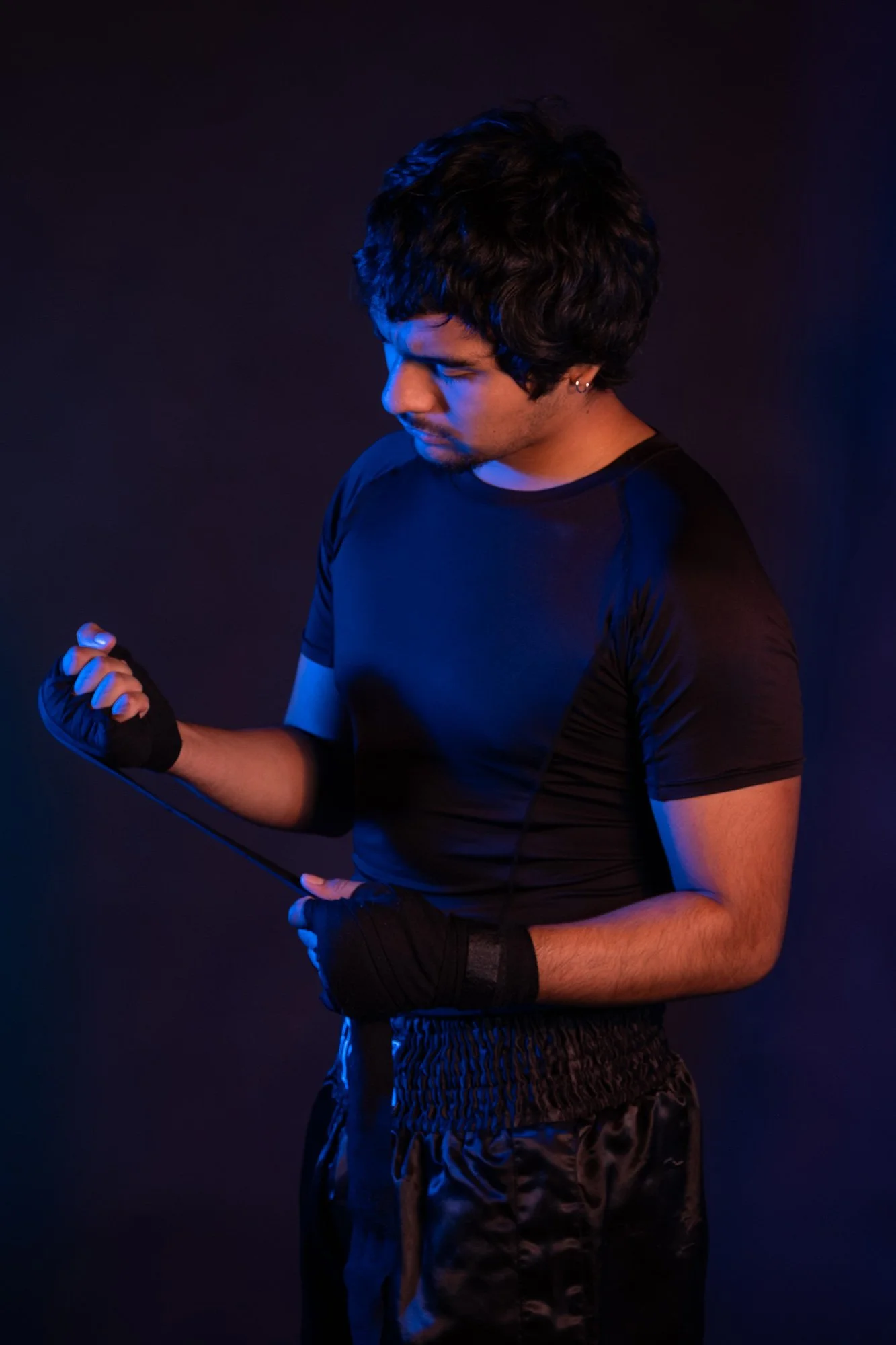 boxer wrapping hands