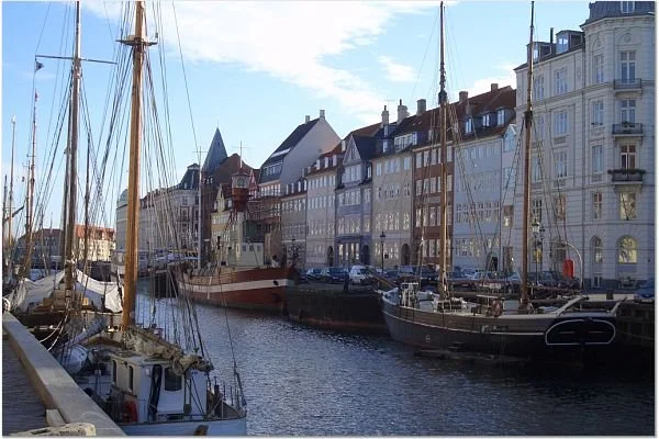 awesome copenhagen canal.jpg
