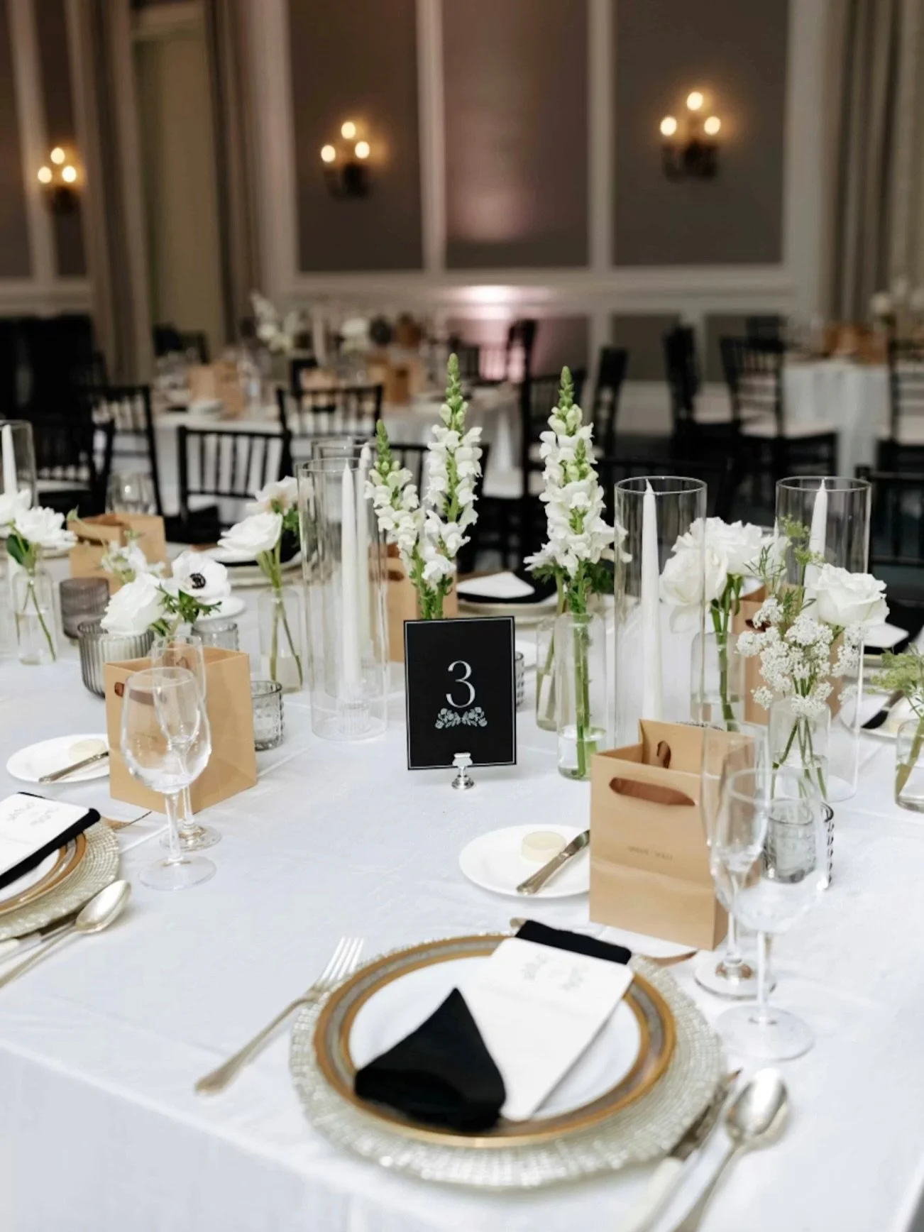 Still not over this one&hellip; ✨ Honored to have our work featured on @partyslate ! Endless gratitude for our clients and creative partners 🤍

@ballantynehotel 
@samanthagriggphotography 
@stunningandbrilliantevents