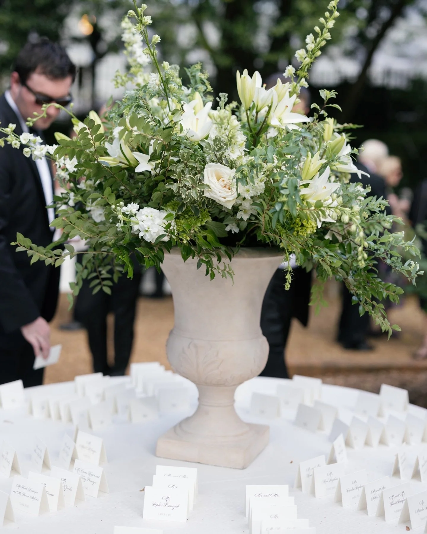 Escort Cards vs. Place Cards? 💌
⠀⠀⠀⠀⠀⠀⠀⠀⠀
If you can&rsquo;t think of the difference, check out Behind the Suite on our website, where we explain the difference and when to use each on a wedding day 🤍 You can find it at the link in our bio ~ and tr