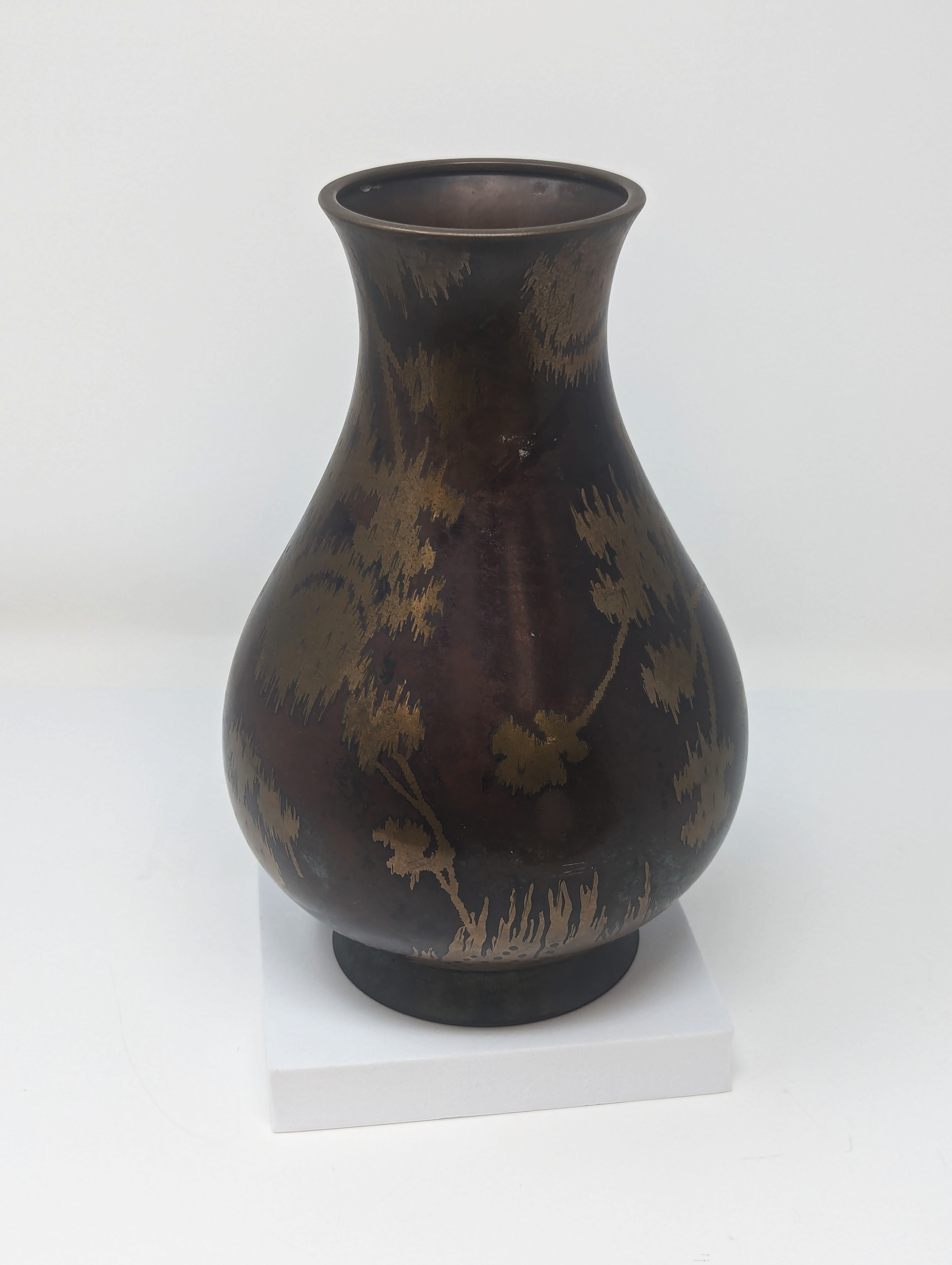 Metal Vase 4.png