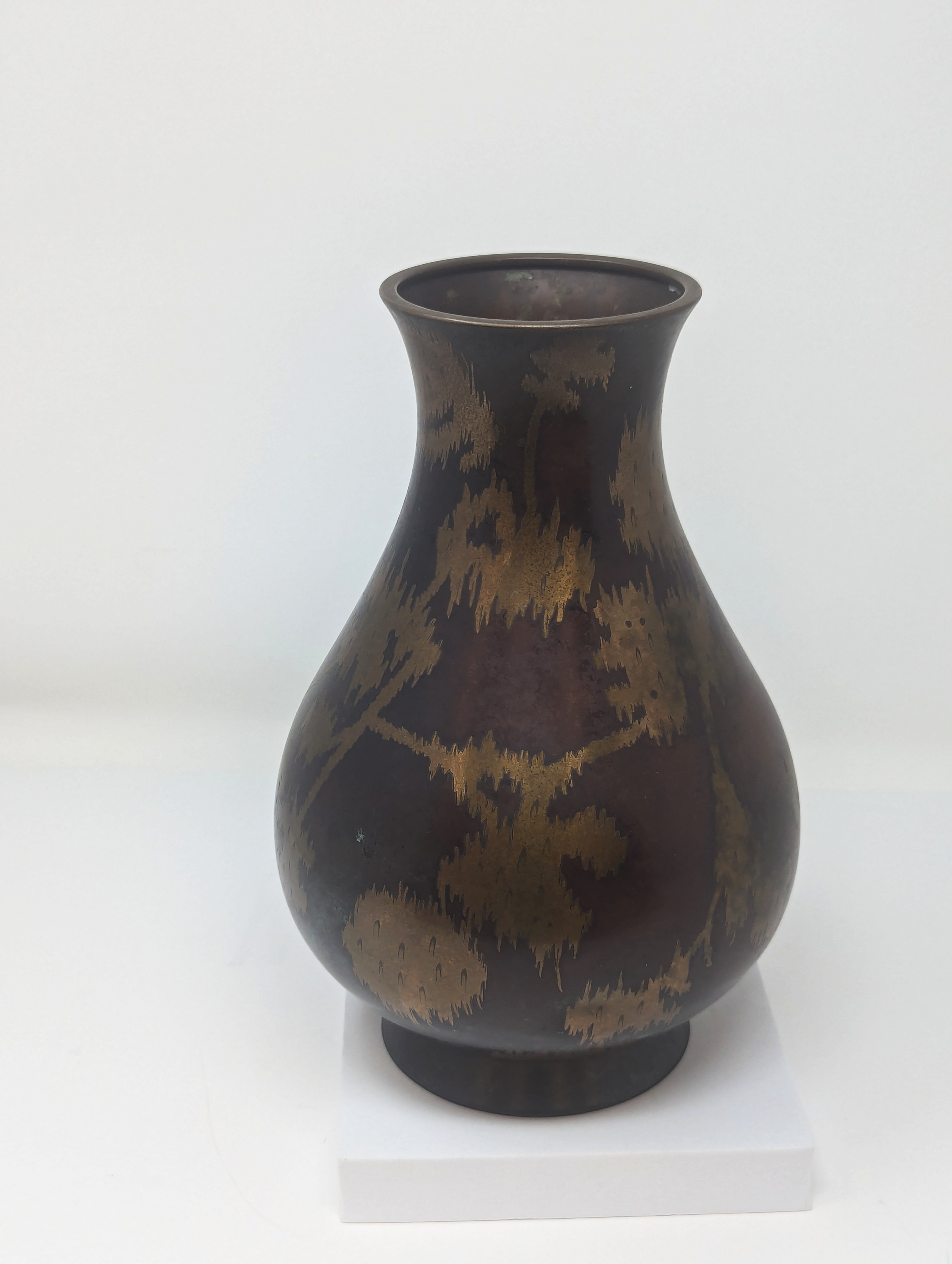 Metal Vase 3.png