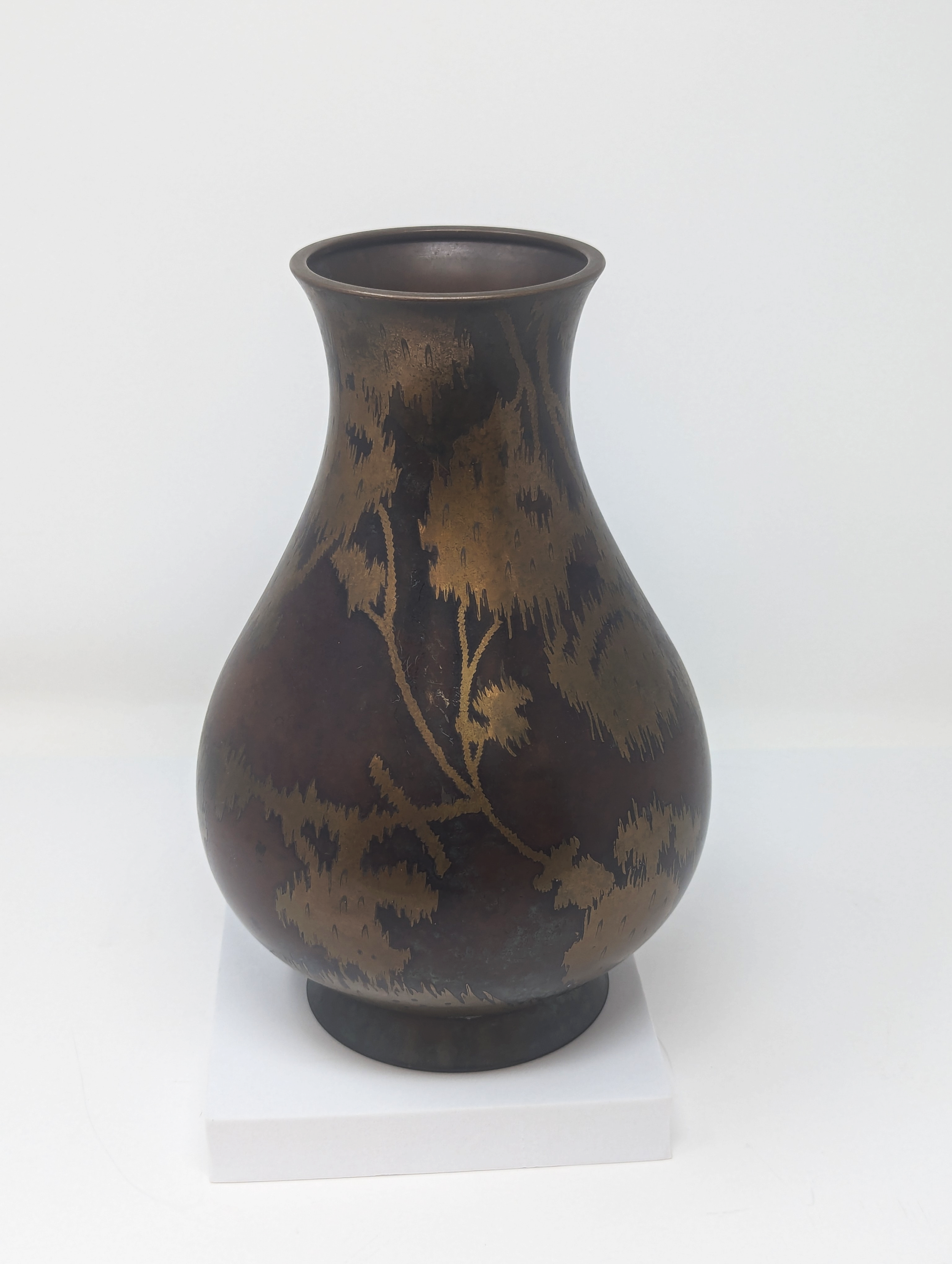 Metal Vase 2.png