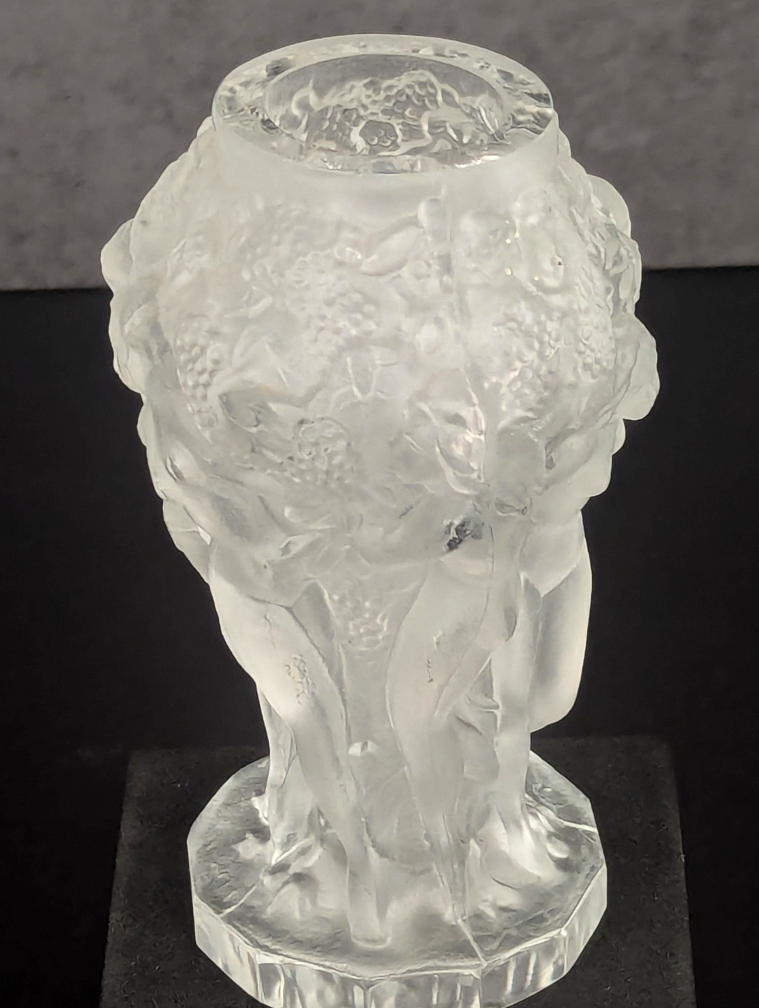 Glass Ladies Vase 2.png