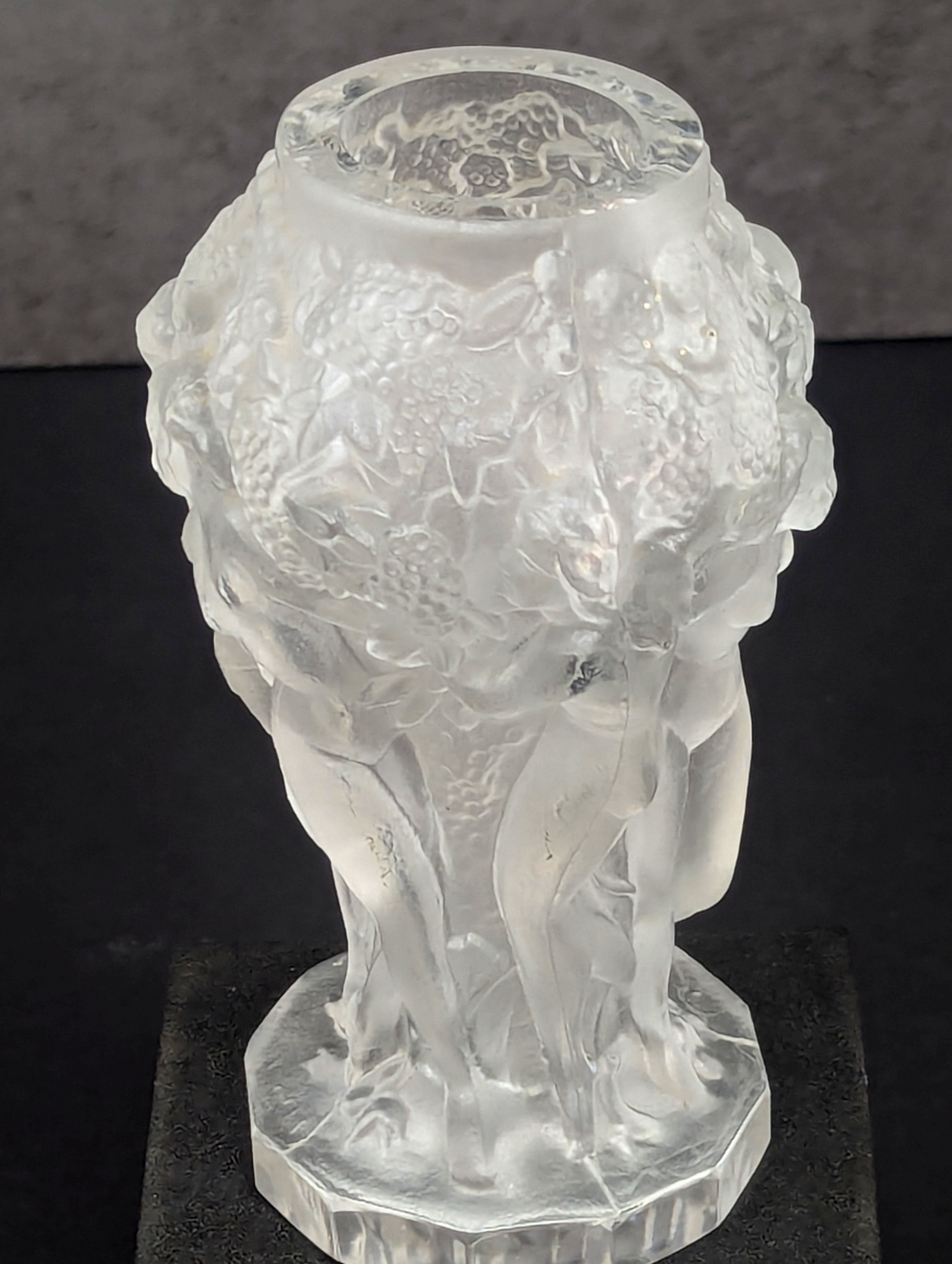 Glass Ladies Vase 3.png