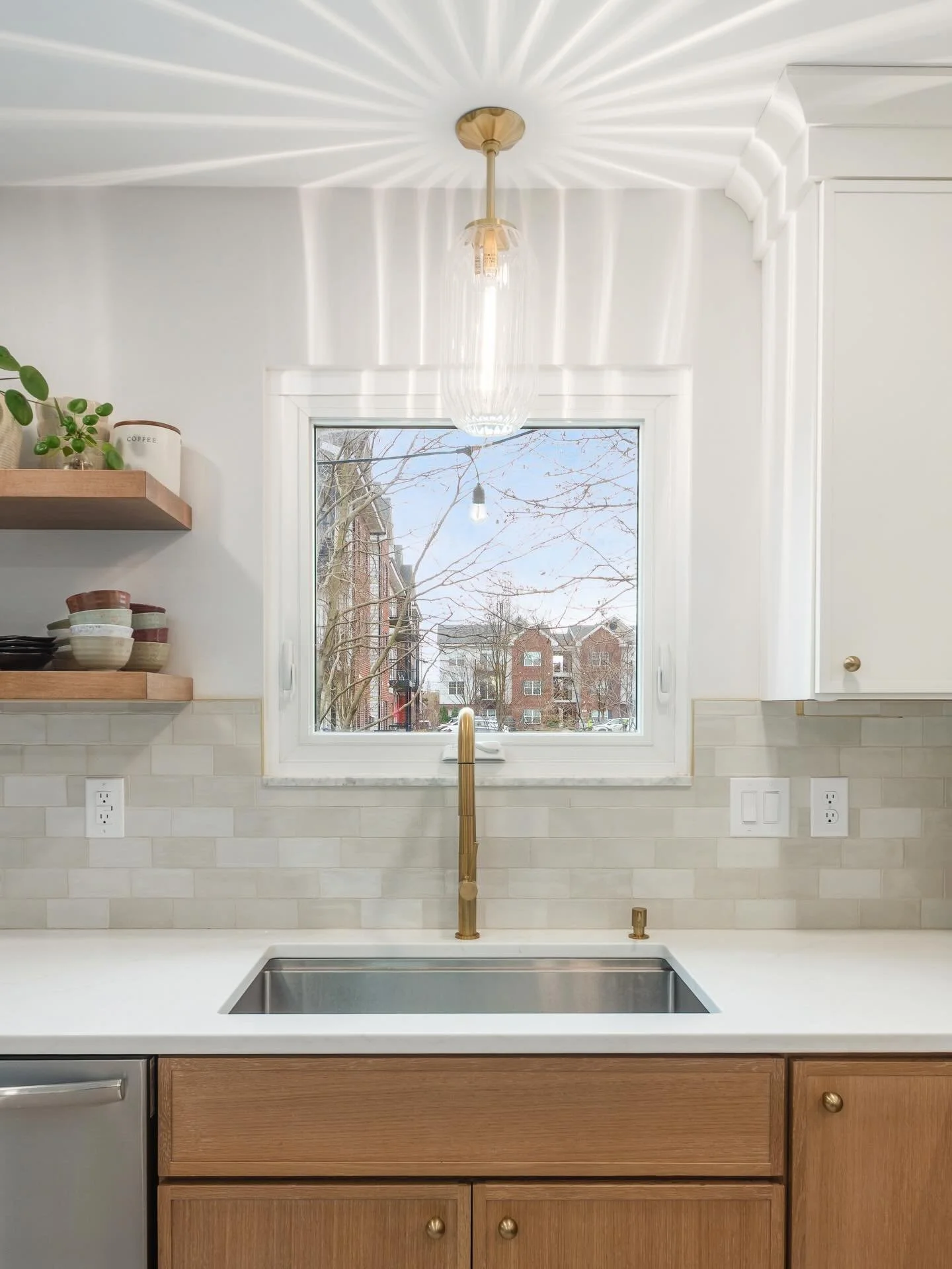 Shining a light on the delicate details that transformed this kitchen 💡 
From the calming ceramic backsplash to the standout ceiling lights and beautiful brass fixtures, the V family is ready for cooking meals and connecting at their new table 🍲 

