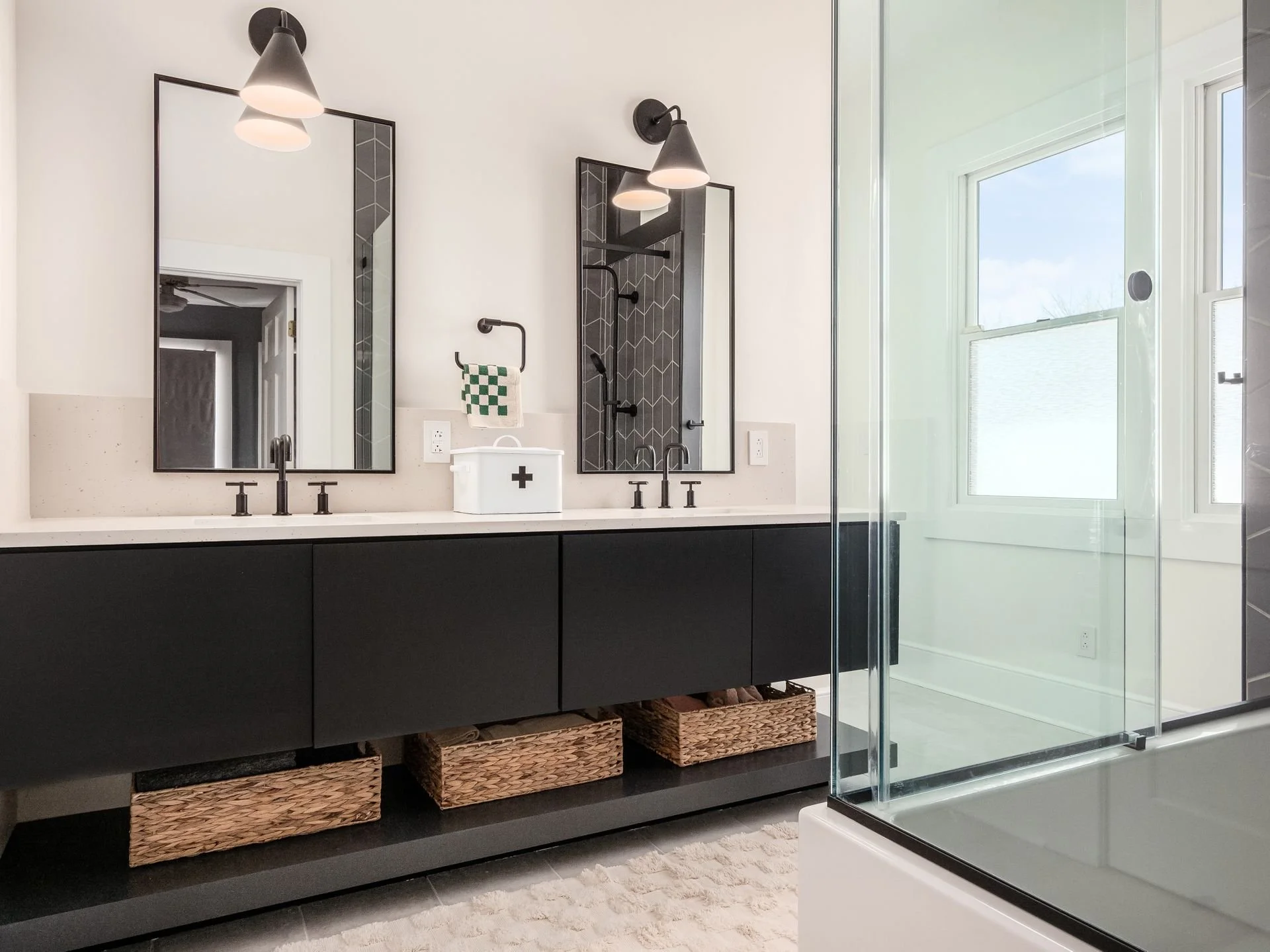 lincoln – hall bath