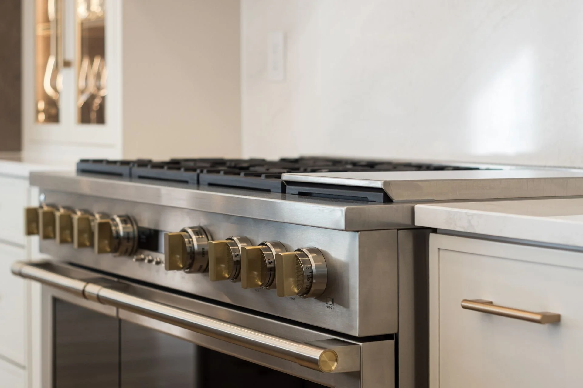 Soft, Neutral Palette; Timeless Sophistication; Contemporary Restraint. Kitchen Remodel in Powell, OH by Residence – Design. Build. Remodel. project photo 7