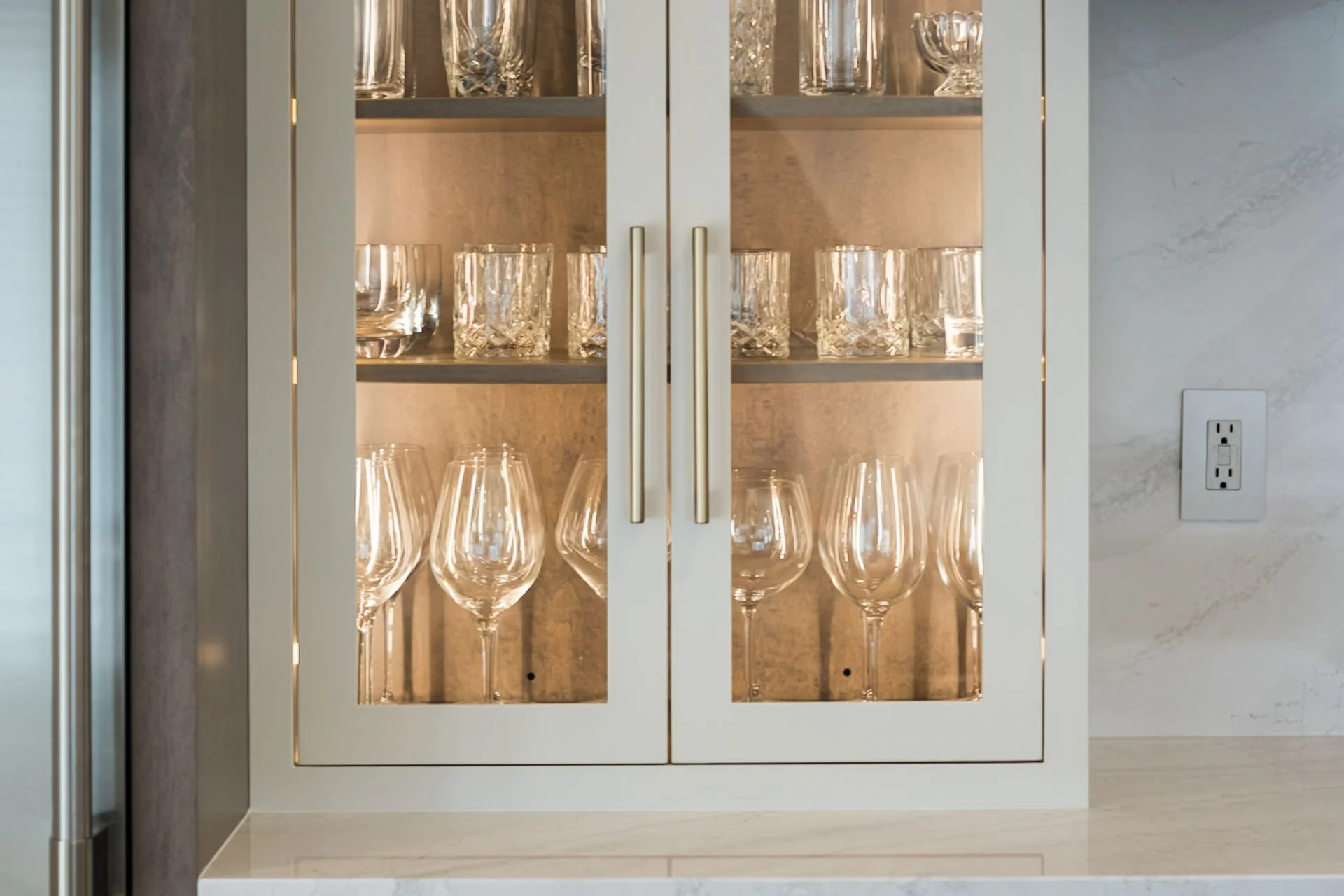 Soft, Neutral Palette; Timeless Sophistication; Contemporary Restraint. Kitchen Remodel in Powell, OH by Residence – Design. Build. Remodel. project photo 12