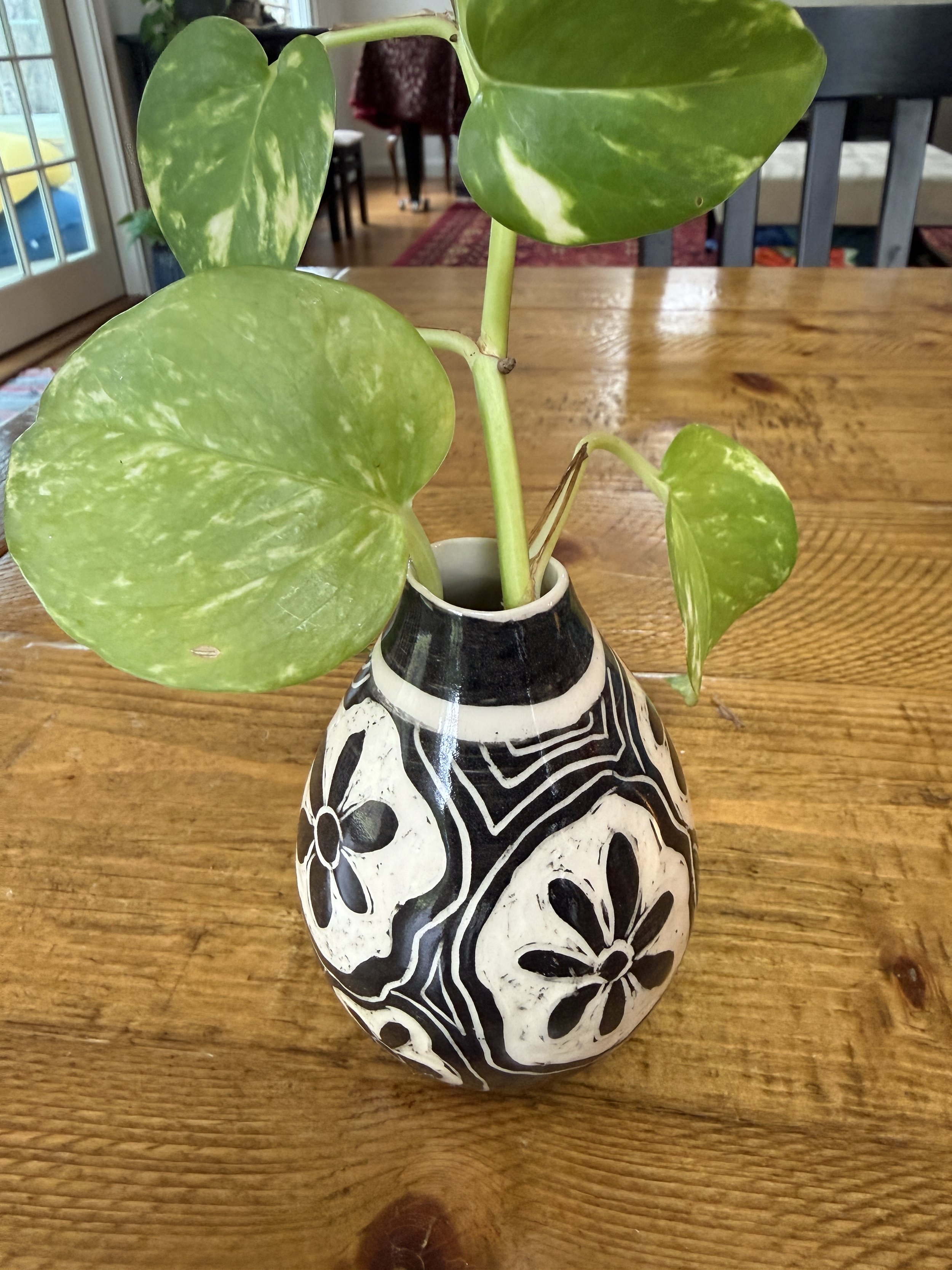 Decorating Pottery Using the Sgraffito Technique with Na'ama Yacoby