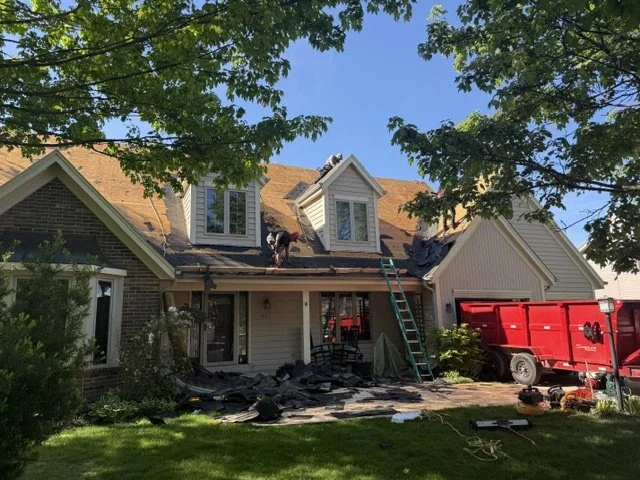 roofers replacing roof