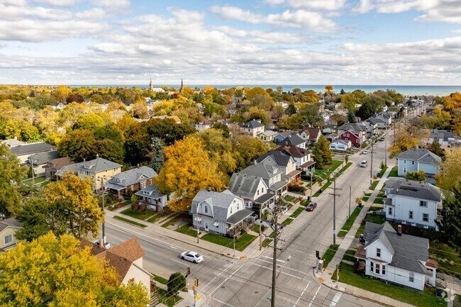 north bay, wi homes and roofs