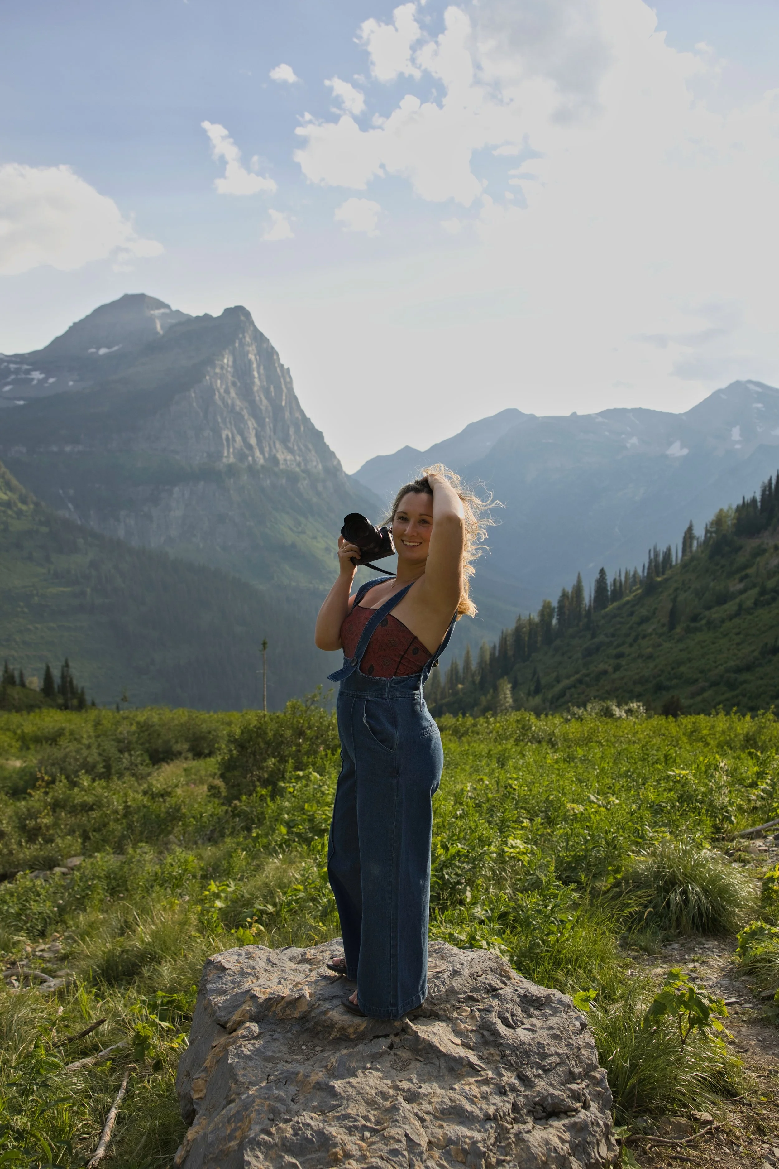 Oregon elopement photographer holding a camera, ready to capture couples’ elopements and small weddings