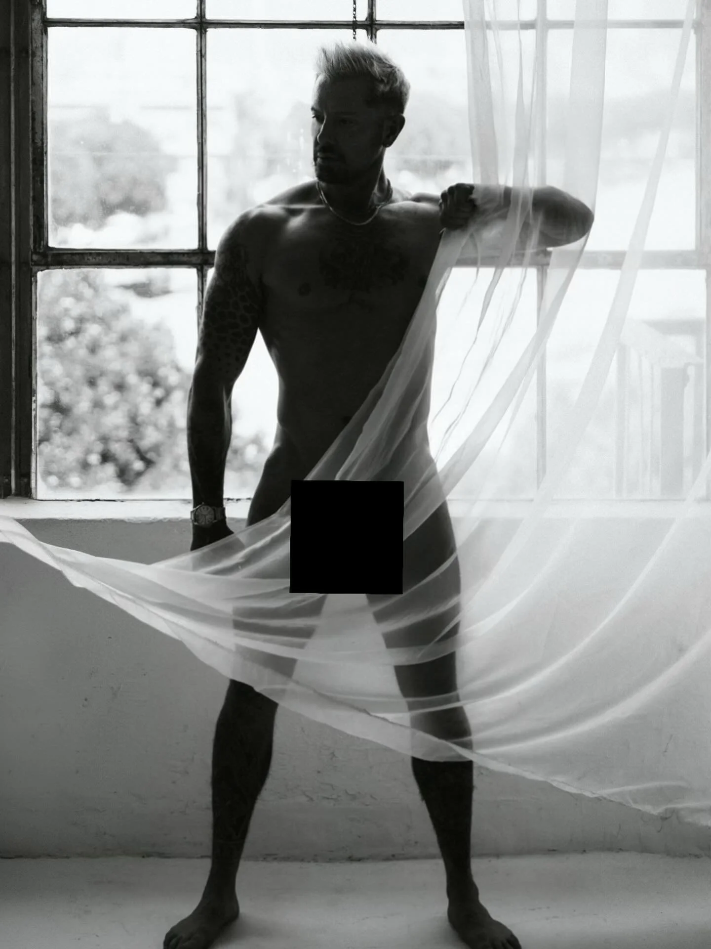 Not everything is meant to be clear.

Image by @trevorpaul.rawphoto 

#editorialart
#blackandwhitephotography
#fineartportrait