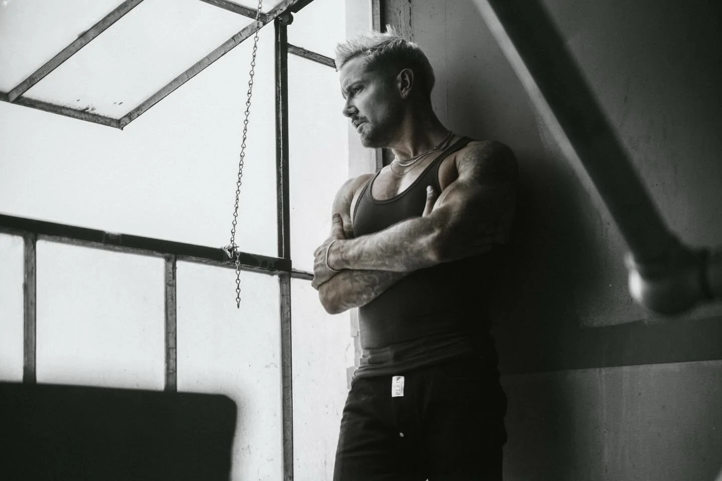 Light, shadow, and skin.

Image by @trevorpaul.rawphoto 

#editorial #artmodel #tattooedmodel #fineartphotography #creativeportrait