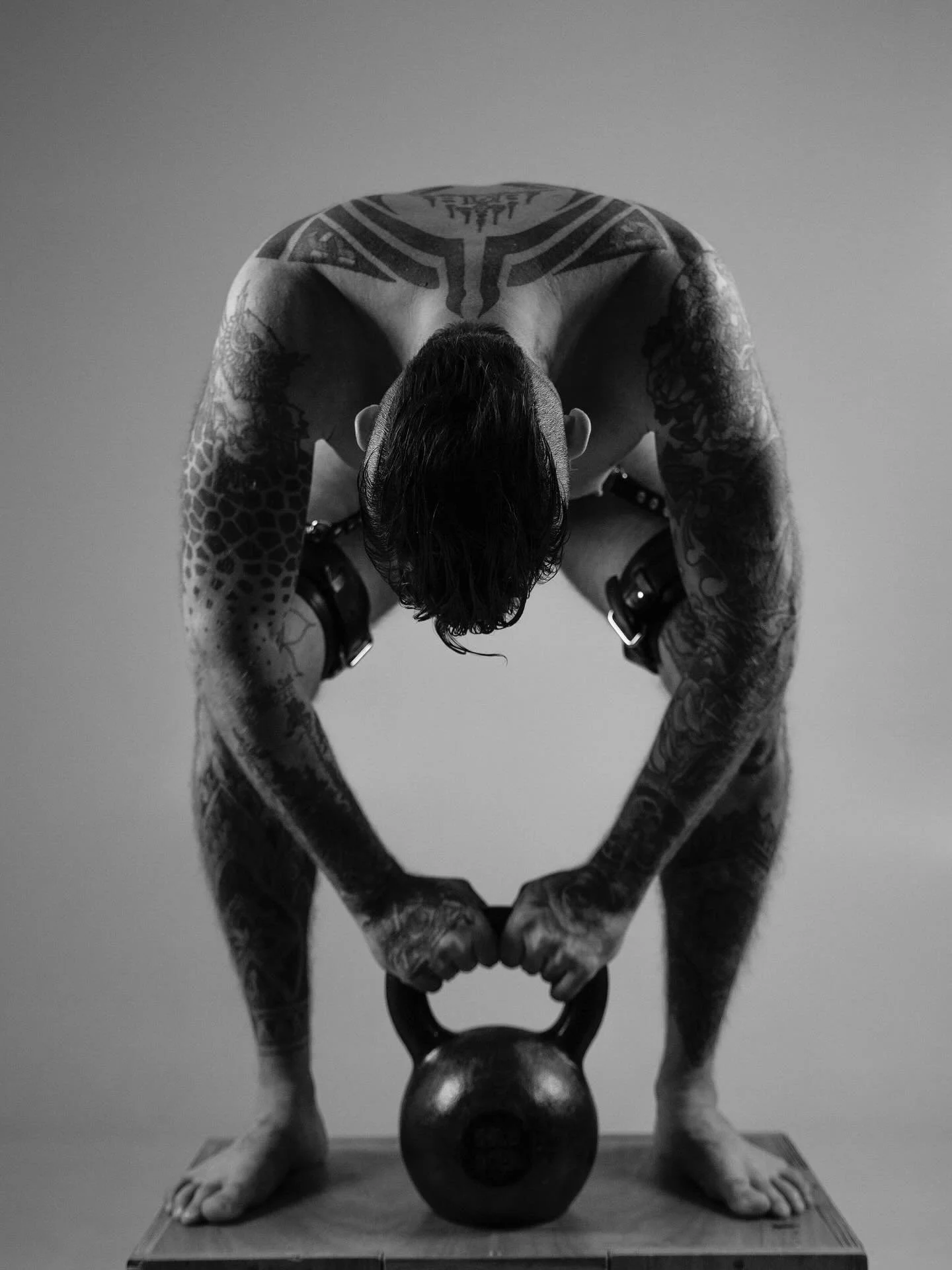Beneath the weight lies discipline.
Beneath the discipline &mdash; freedom.

Strength is art.
Power is poetry.

⸻

#BodyAndInk
#DisciplineAndFreedom
#LegacyUncensored
#PowerPoetry
#TattooedStrength
#HumanCanvas
#MovementArt
#FitnessMuse
#UnleashedEne