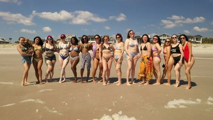 Beach day with my ICONPOLE girls &mdash; still not over it 🌊✨

Thank you for showing up, for your energy, your smiles, and that incredible vibe we created together. This pole beach day was something special&hellip; and we&rsquo;re definitely doing i