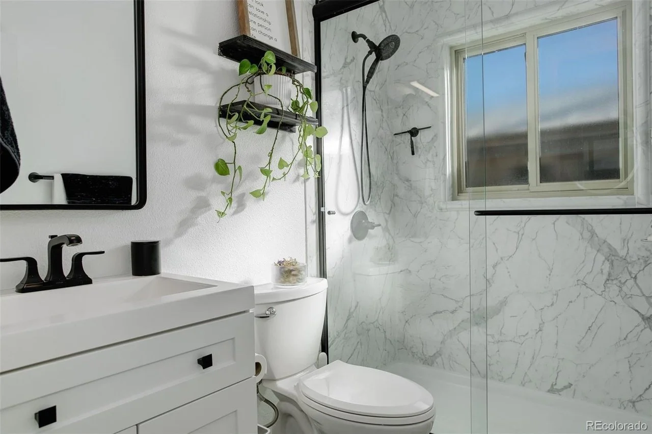 juniper bathroom.jpg