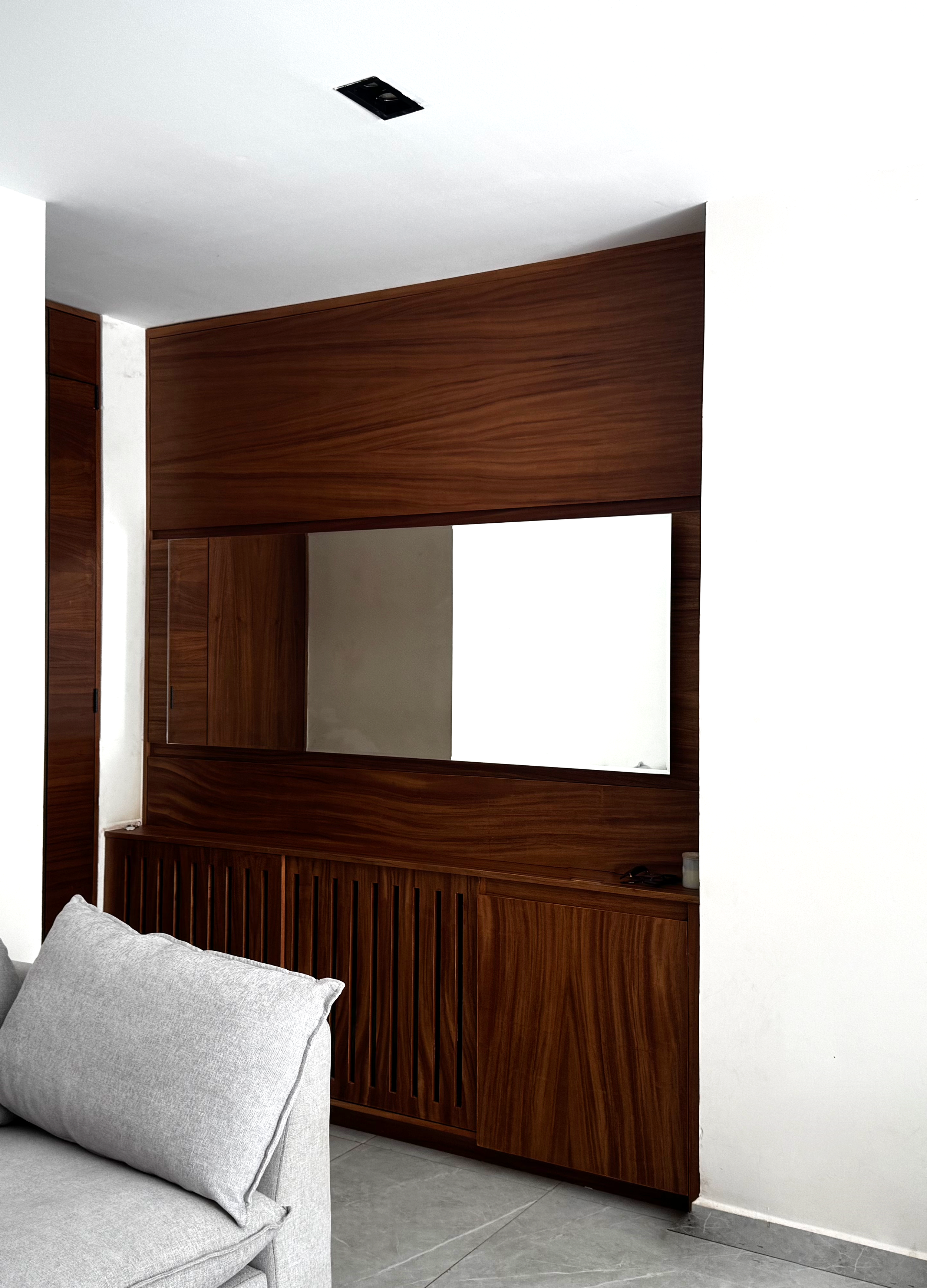 Mueble para almacenamiento dentro de habitación y Kenell para mascotas 