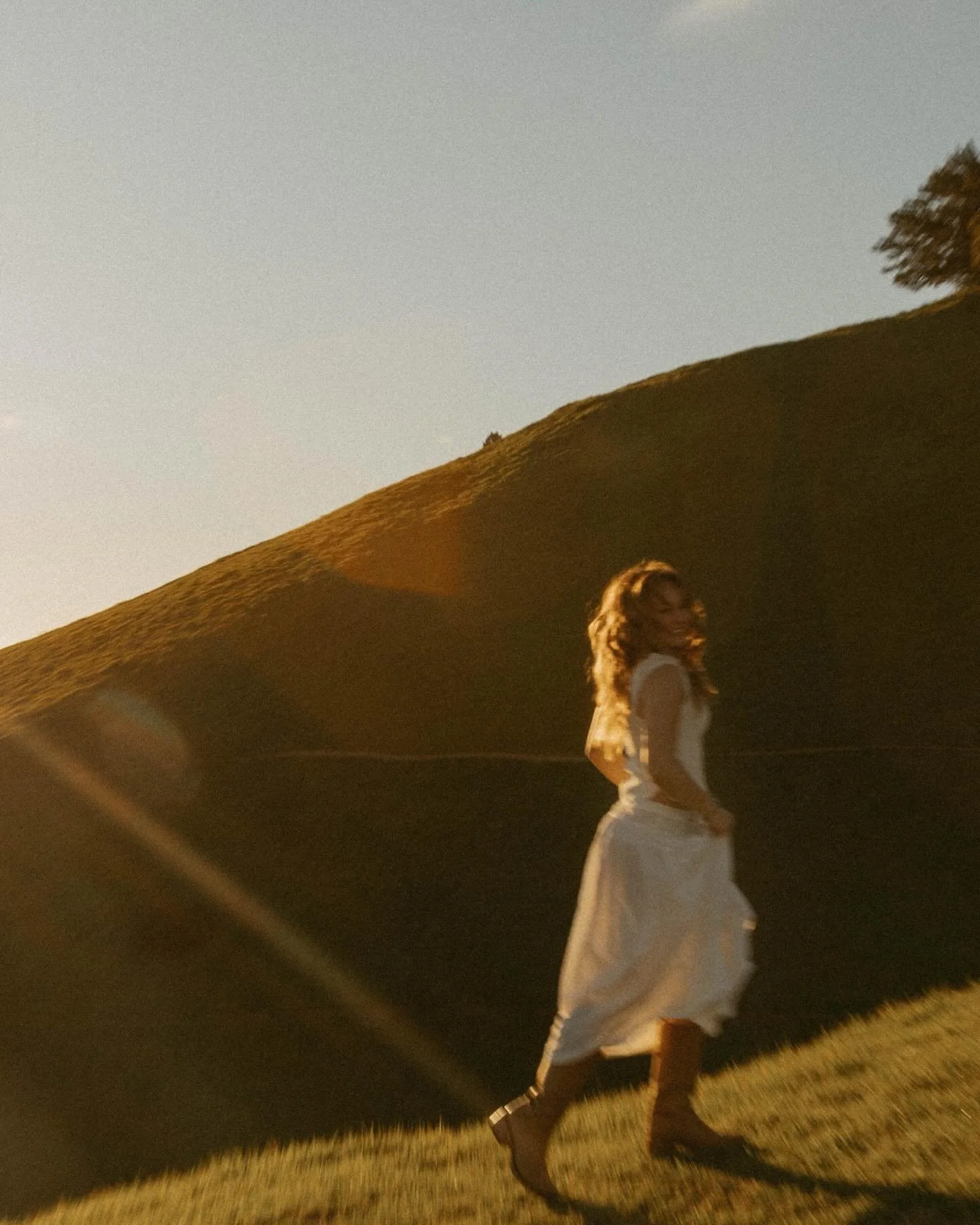 millie on mt tam 🌞 

#seniorphotographer #inspo #cinematicphotographer #northerncaliforniaphotographer #sacramentophotographer