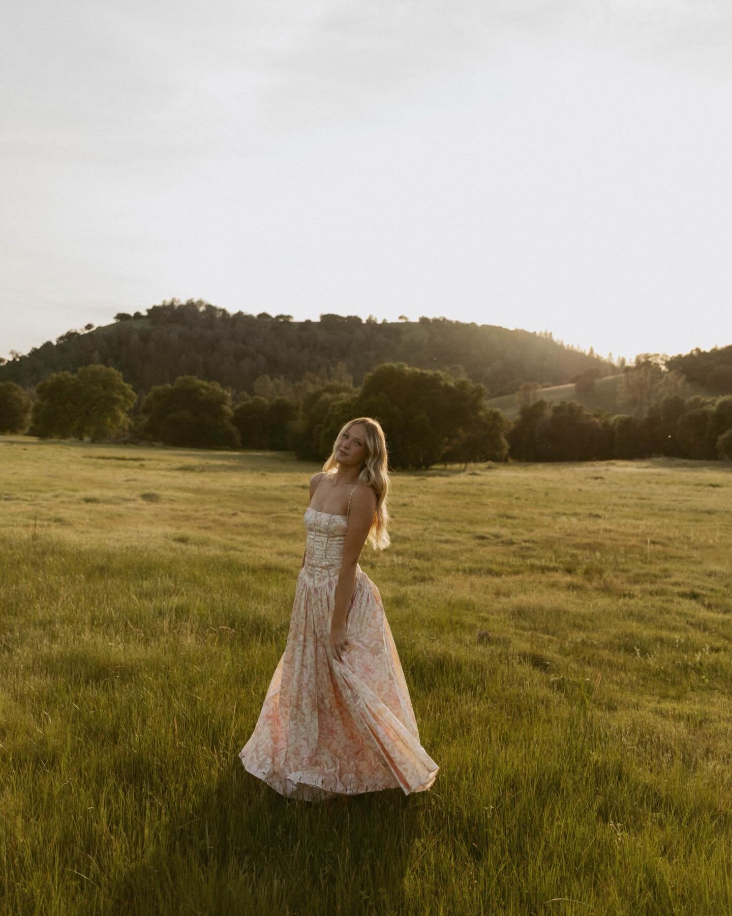 Marley frolicking around the fields of Northern California 🌼🌼