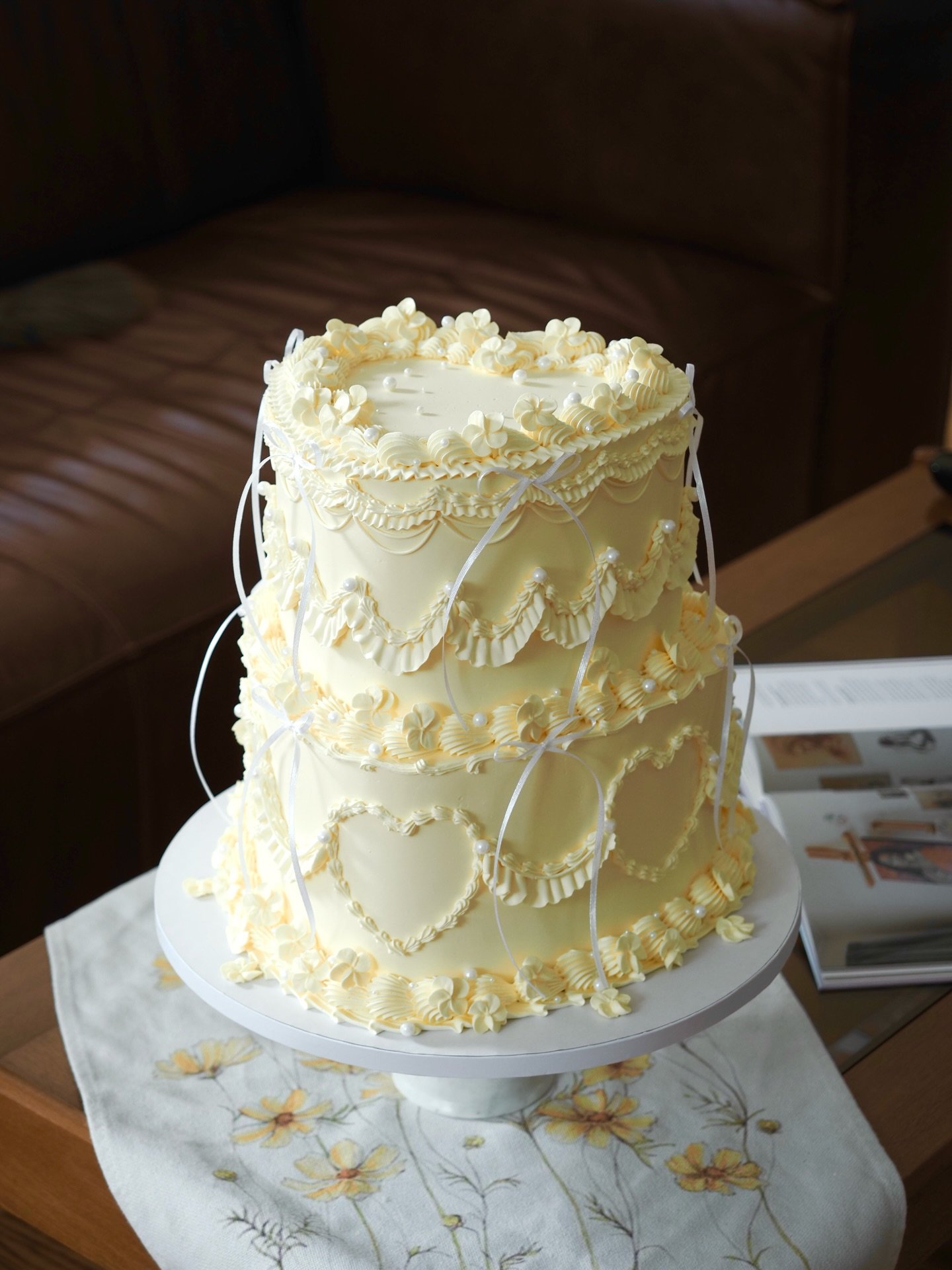 Wedding szn in full swing 🤍

#vintagecake #vintagecakes #cakesnz #cakesofinstagram #cakestagram #weddingcake #weddingcakeideas