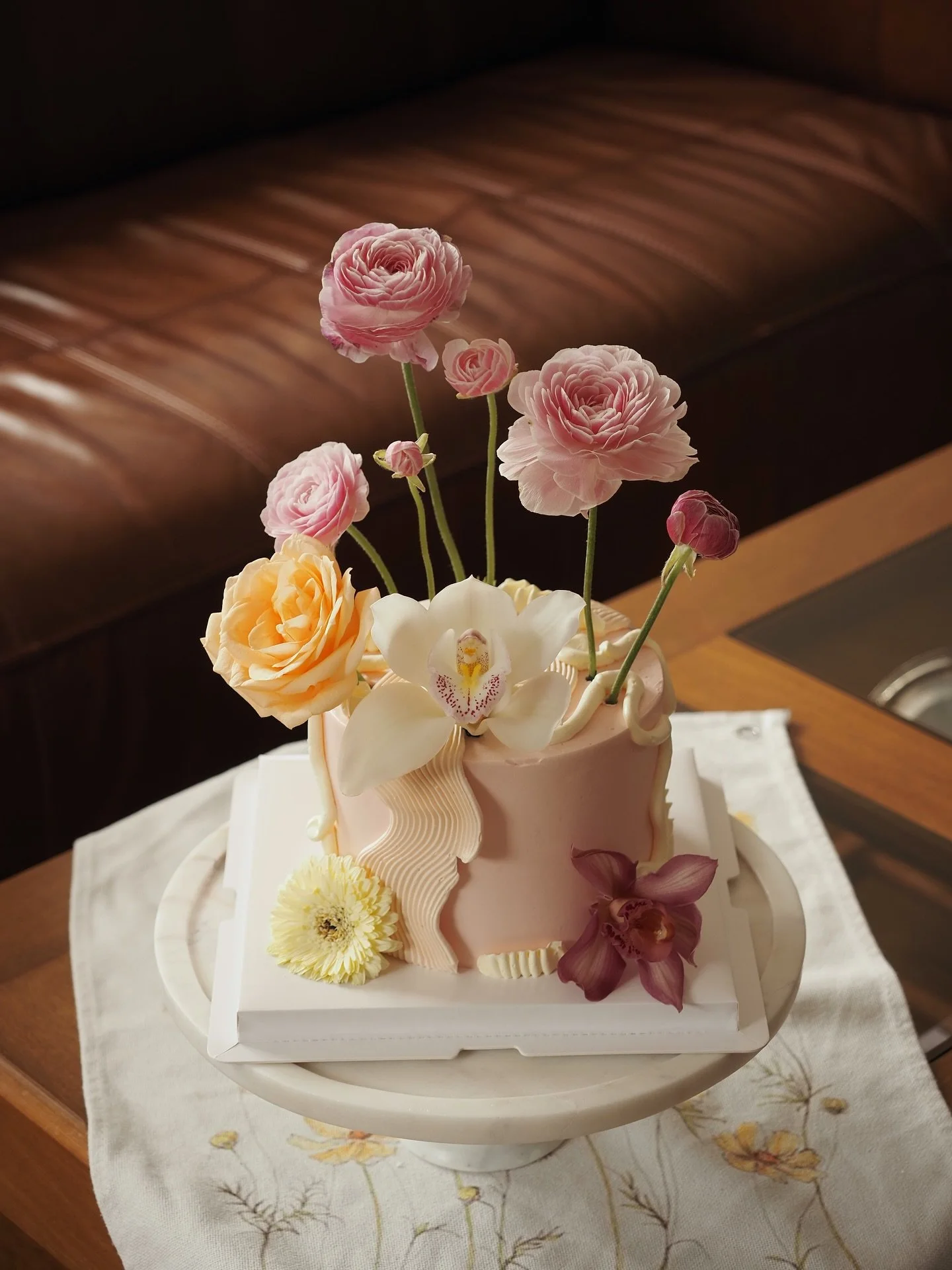 Spring is finally here 🌸🌼✨

#cakes #birthdaycake #foodphotography #cakeoftheday #cakeoftheweek #instacake #cakegram #cakedecorating