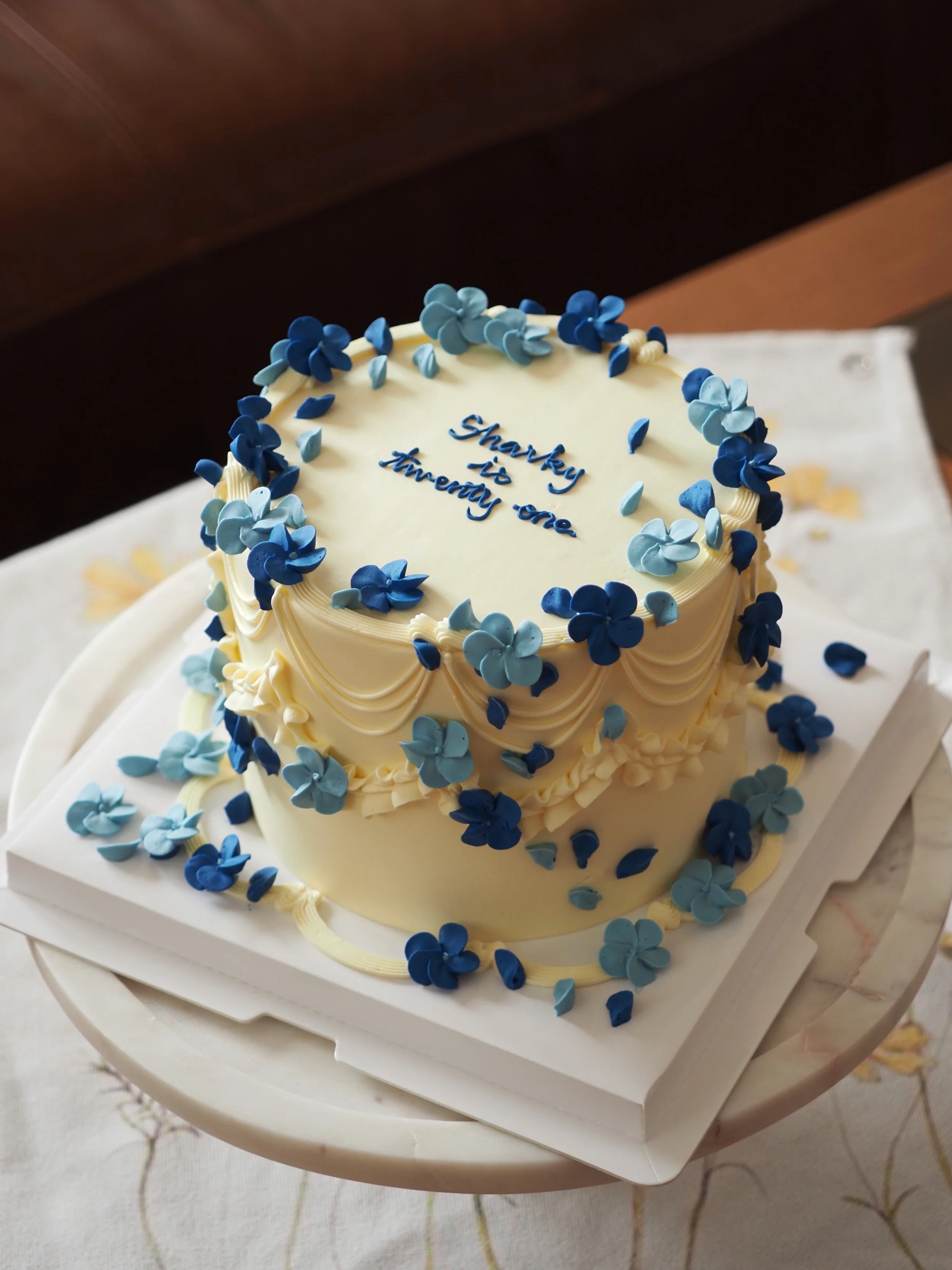 Piped floral cake
