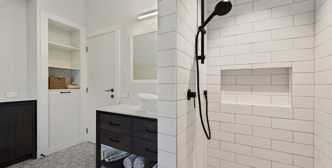 Pohutawaka House - Bathroom.png