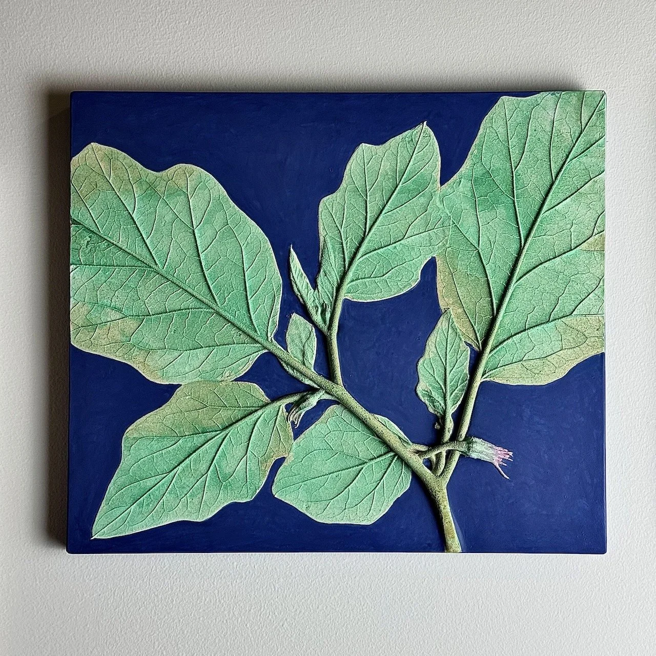 Dusk in the garden - eggplant coloured wall relief