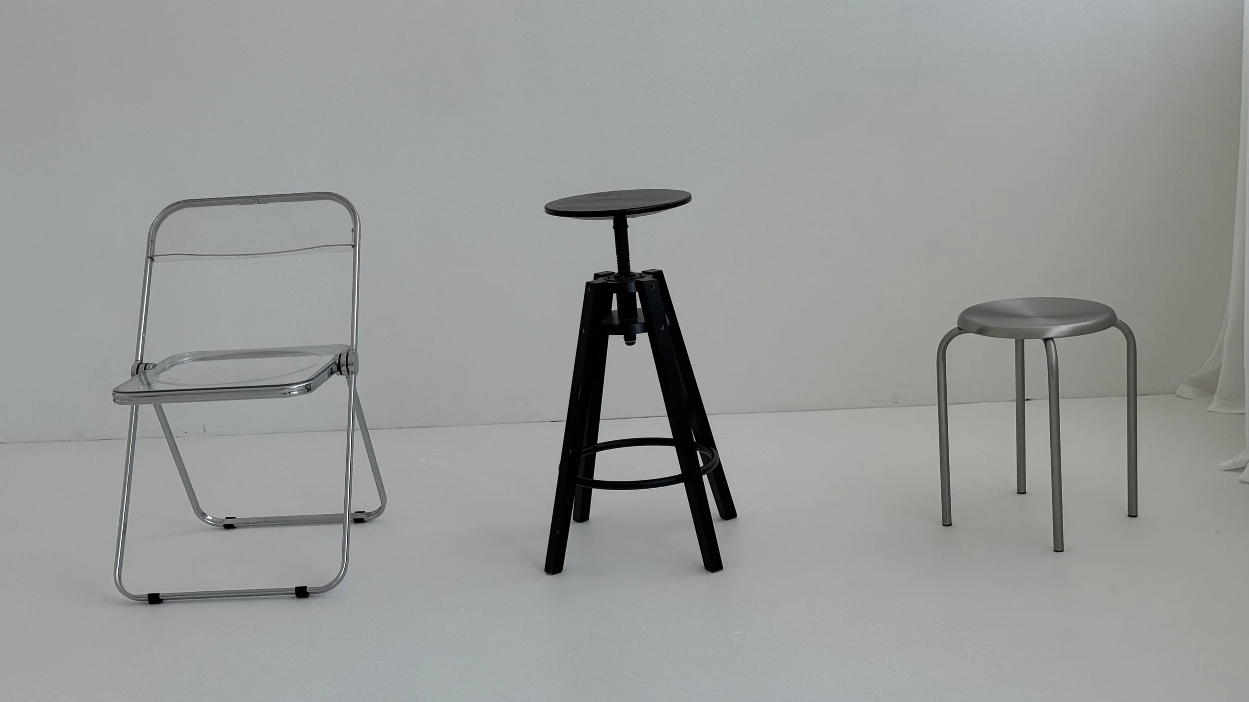 Foto Studio Rental in Stuttgart mit cleanem Interior und Tageslicht