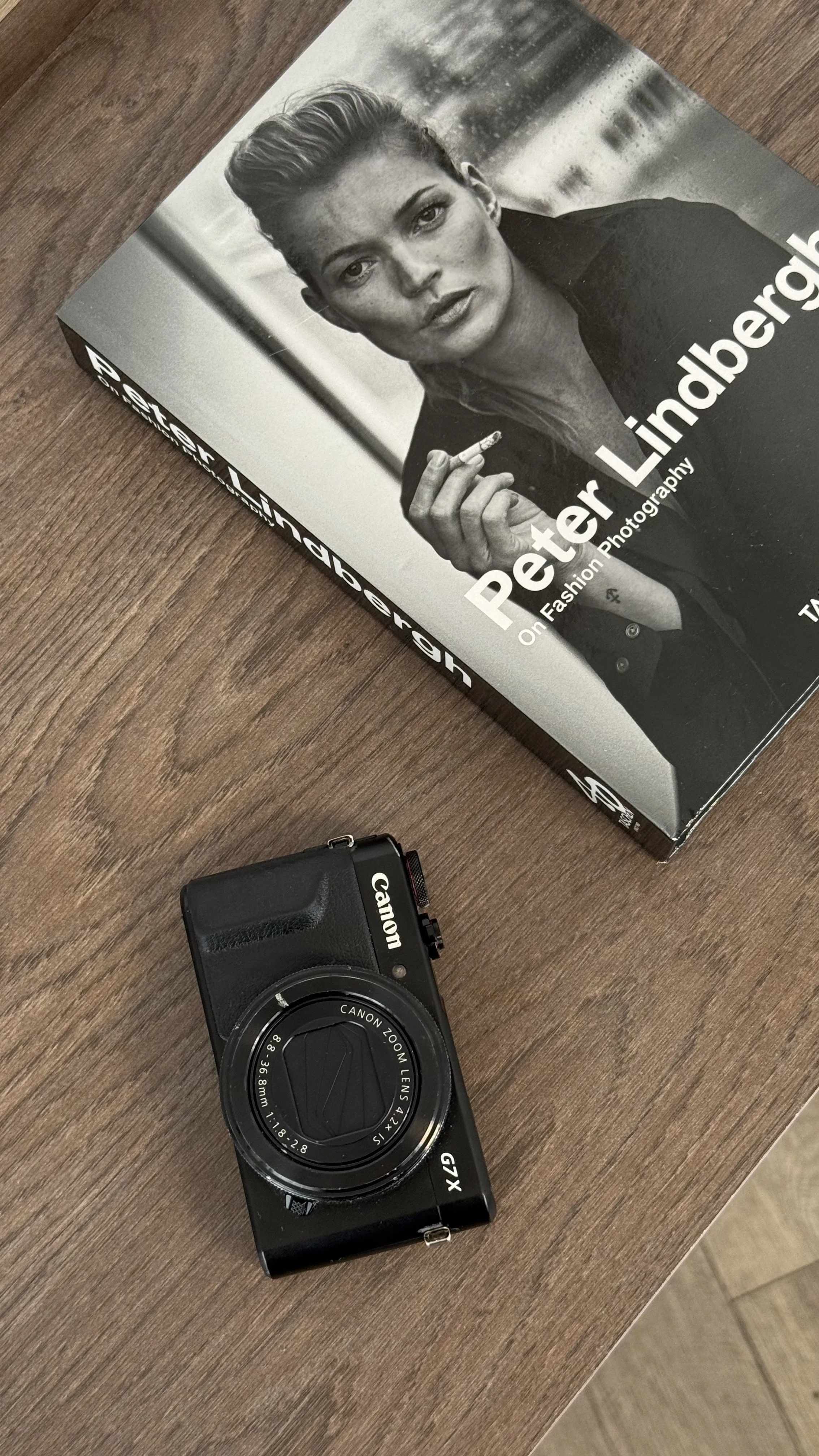 Professionelles Mietstudio in Stuttgart mit Fotoequipment und Tageslicht