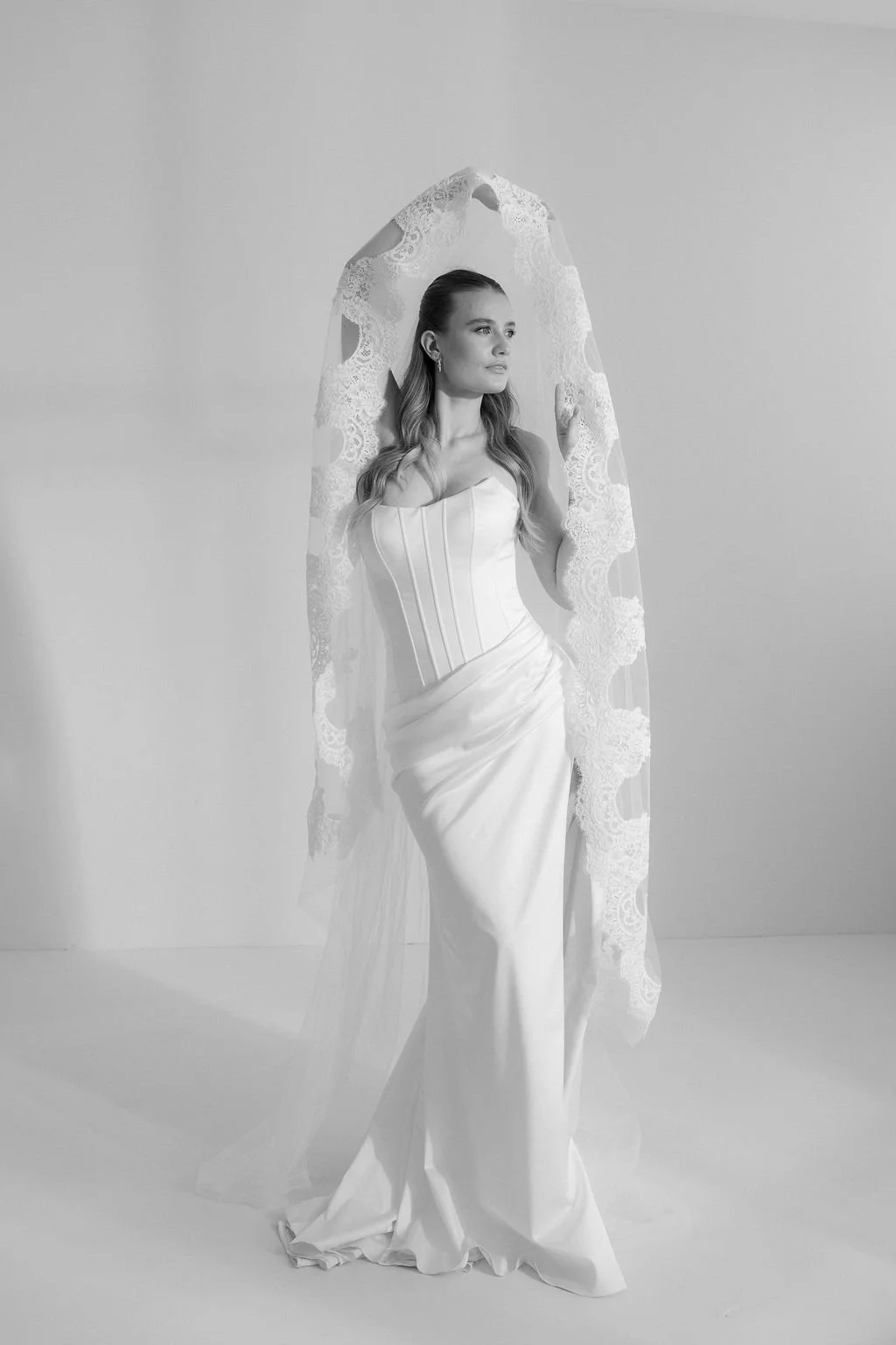 Modernes Bridal Editorial im Fotostudio wild:studios in Stuttgart