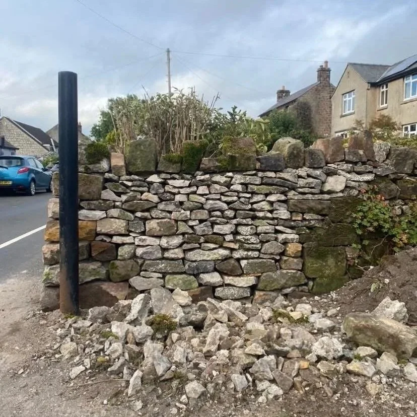 dry stone wall, retaining, cladding, stonework, random style, coursed style, limestone, sandstone, gritstone, Derbyshire, Nottinghamshire, Yorkshire, Staffordshire, Leicestershire, Lancashire, Manchester, Stockport, Sheffield, Chesterfield, Matlock 