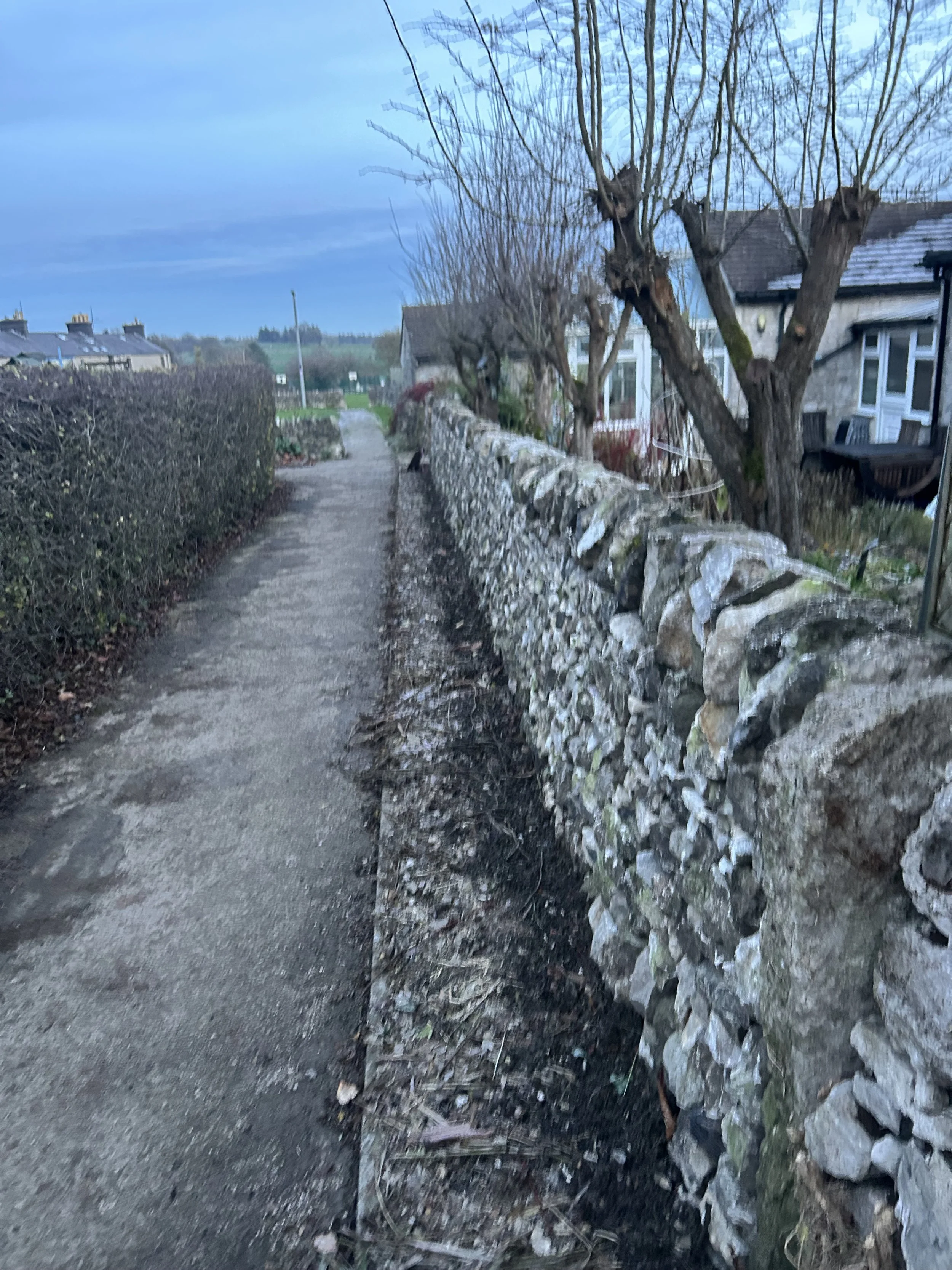 dry stone wall, retaining, cladding, stonework, random style, coursed style, limestone, sandstone, gritstone, Derbyshire, Nottinghamshire, Yorkshire, Staffordshire, Leicestershire, Lancashire, Manchester, Stockport, Sheffield, Chesterfield, Matlock 