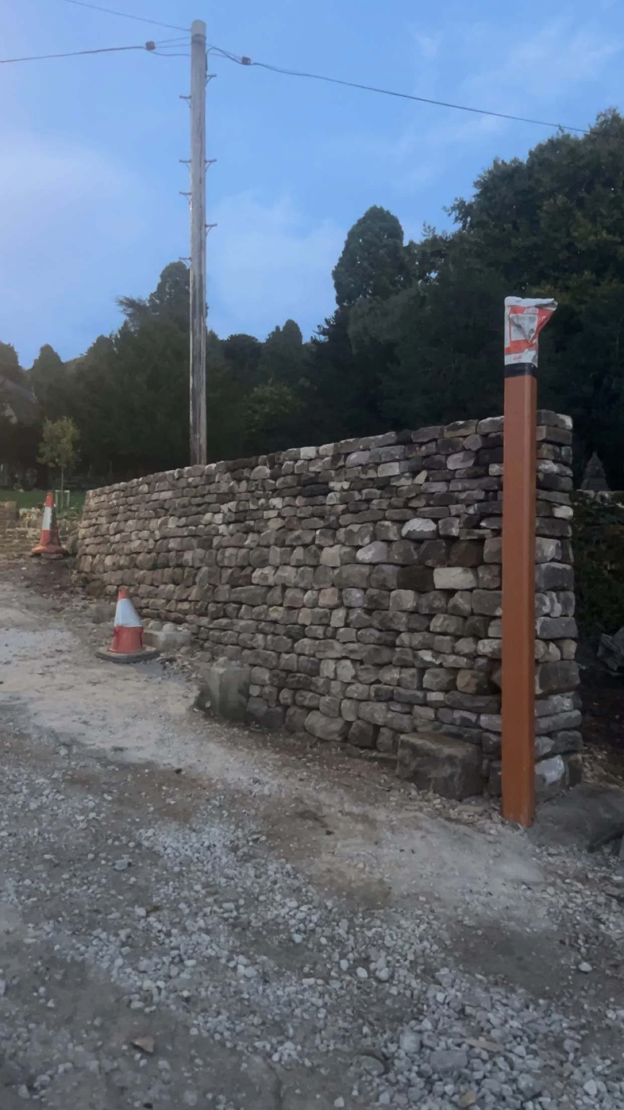dry stone wall, retaining, cladding, stonework, random style, coursed style, limestone, sandstone, gritstone, Derbyshire, Nottinghamshire, Yorkshire, Staffordshire, Leicestershire, Lancashire, Manchester, Stockport, Sheffield, Chesterfield, Matlock 