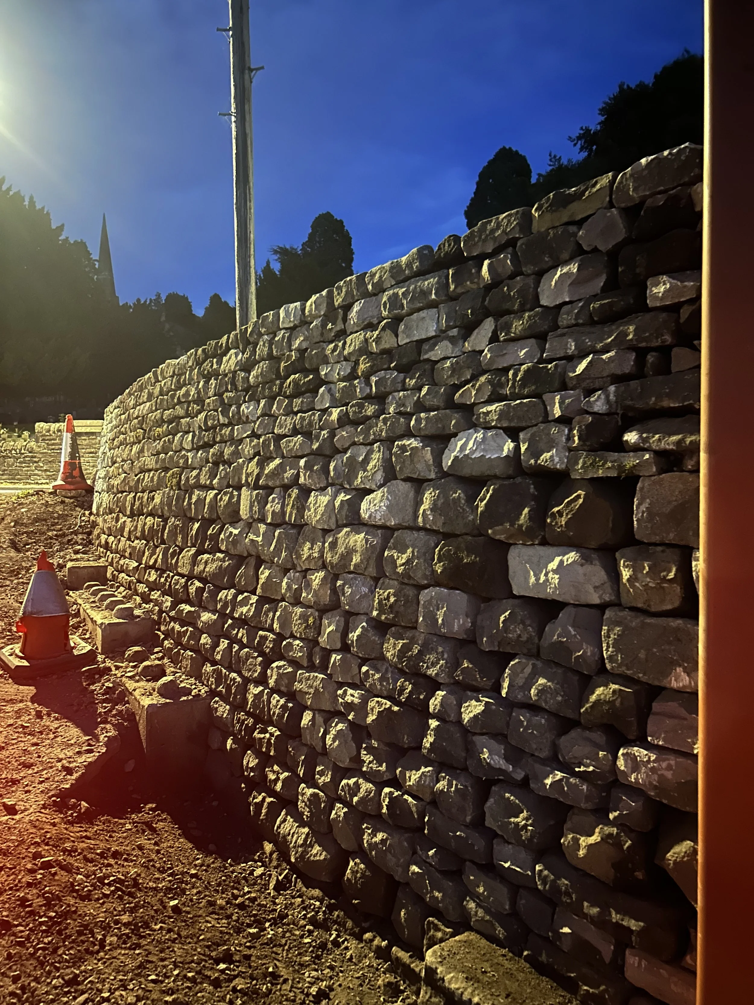 dry stone wall, retaining, cladding, stonework, random style, coursed style, limestone, sandstone, gritstone, Derbyshire, Nottinghamshire, Yorkshire, Staffordshire, Leicestershire, Lancashire, Manchester, Stockport, Sheffield, Chesterfield, Matlock 