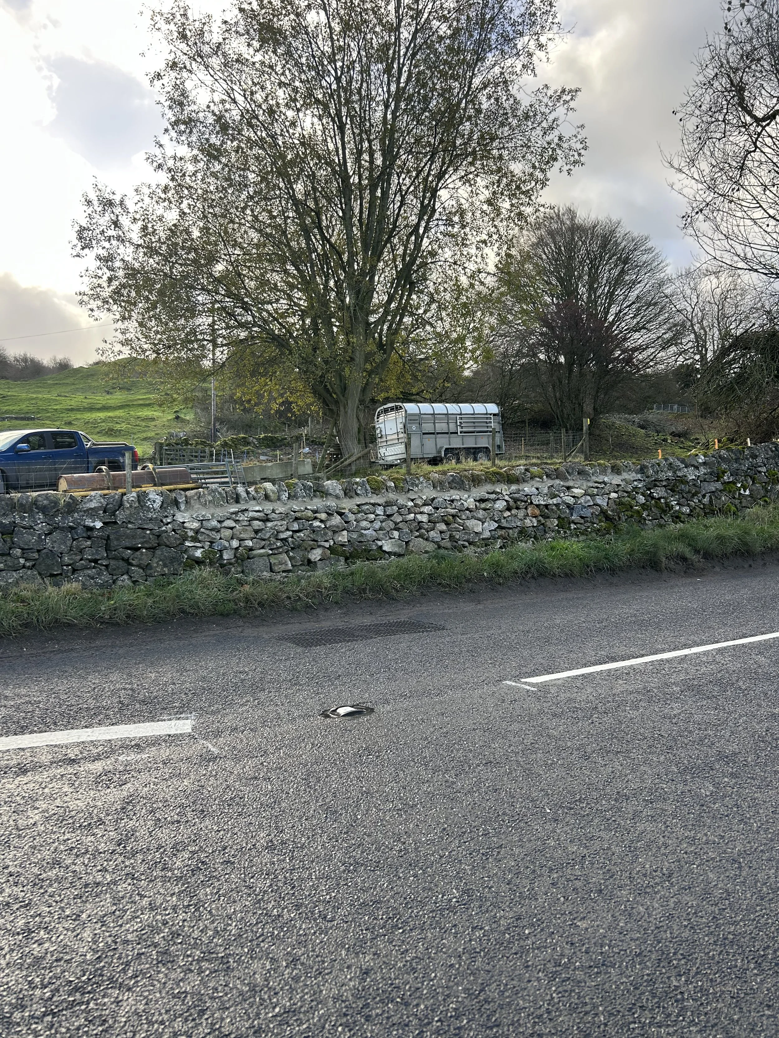 dry stone wall, retaining, cladding, stonework, random style, coursed style, limestone, sandstone, gritstone, Derbyshire, Nottinghamshire, Yorkshire, Staffordshire, Leicestershire, Lancashire, Manchester, Stockport, Sheffield, Chesterfield, Matlock 