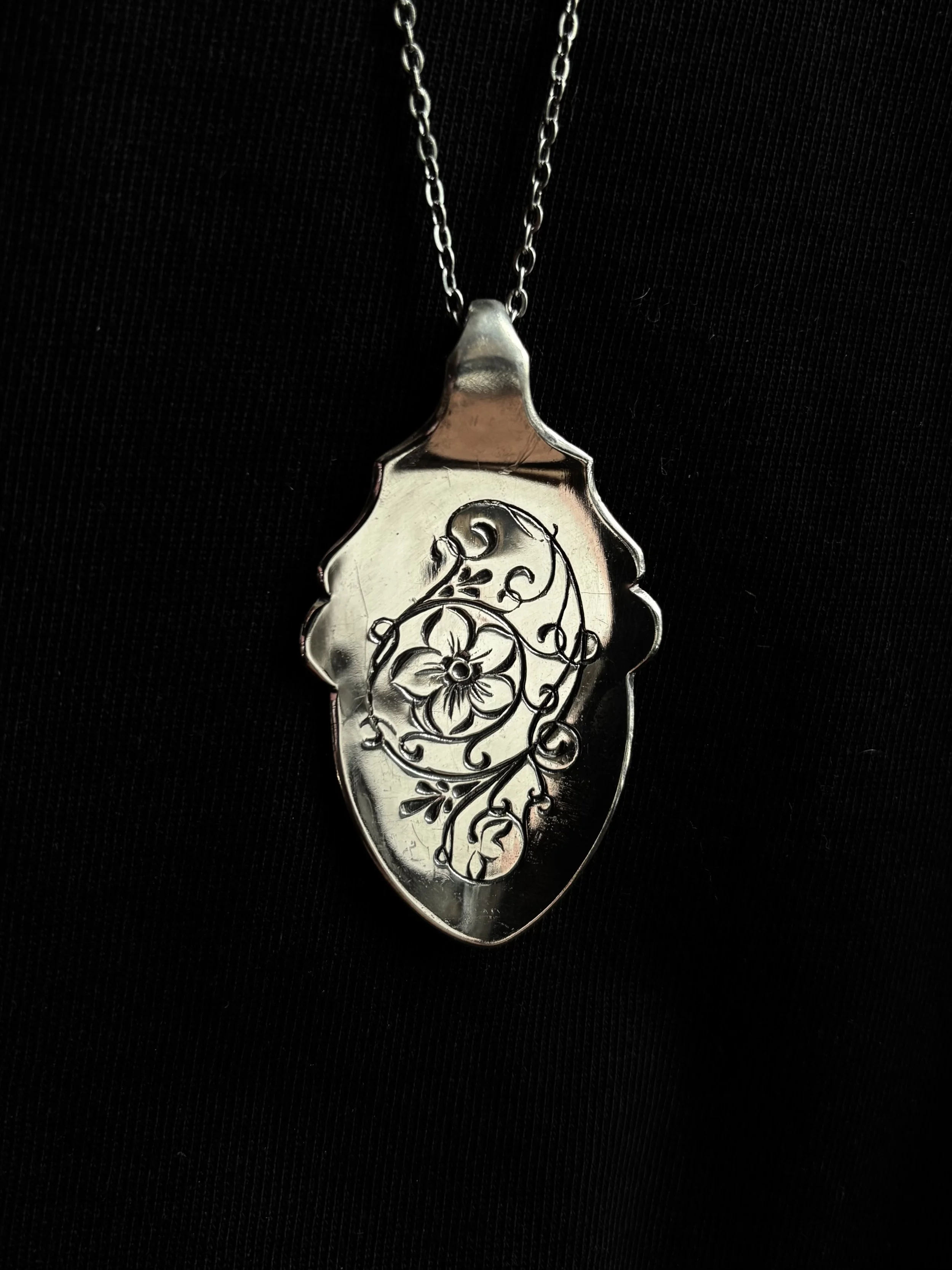 Floral vine pendant