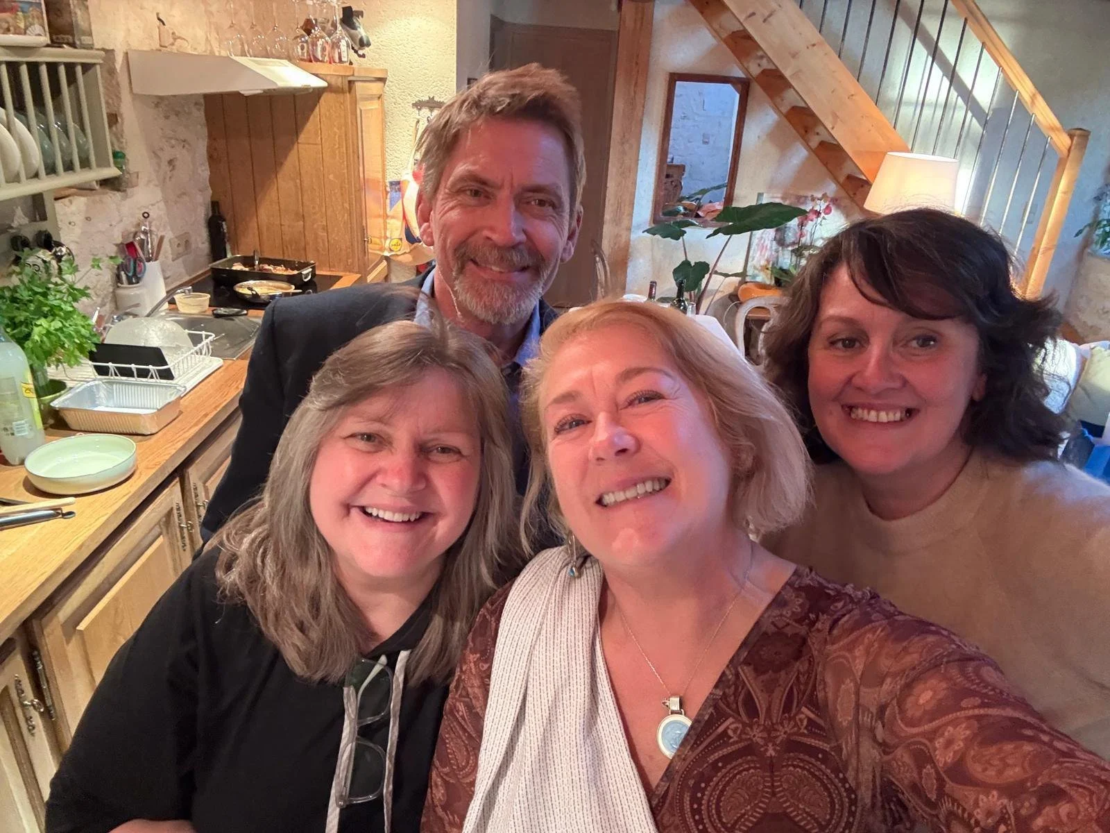 We celebrated Thanksgiving by bringing together our American 🇺🇸 clients for a table filled with leg of lamb, stuffing, cranberry sauce, stuffed pork loin, cabbage salad, lots of wine🍷, and gratitude. This was our first Haven in France Thanksgiving