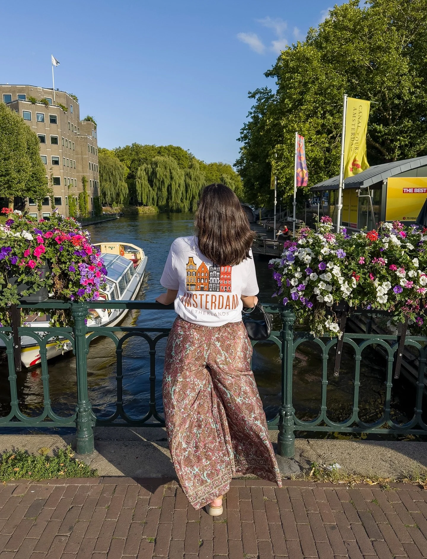 Let&rsquo;s just say&hellip; the Amsterdam chapter is about to unfold 🌷✨ Canals, bikes, and way too many photos coming your way 🚲
.
#amsterdam #visitamsterdam #amsterdamcanals