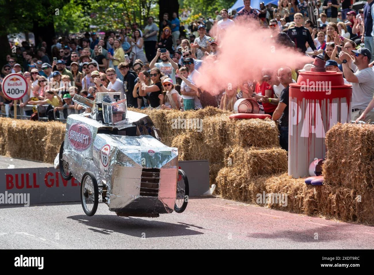despicable-drivers-gravity-cart-at-the-red-bull-soapbox-race-london-in-the-park-of-alexandra-palace-uk-2XDT9RC.jpg